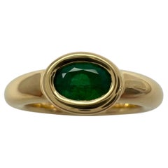 Vintage Chaumet Esmeralda verde talla oval Anillo biselado solitario de oro amarillo de 18k