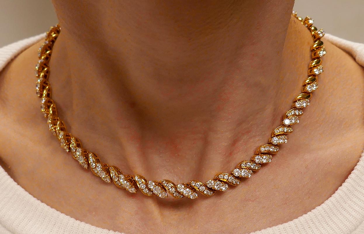 Vintage Chaumet Necklace 18k Gold Diamond Choker Collar French Estate Jewelry In Good Condition In Beverly Hills, CA