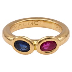 Chaumet Paris, bague vintage en or jaune 18 carats, rubis et saphirs