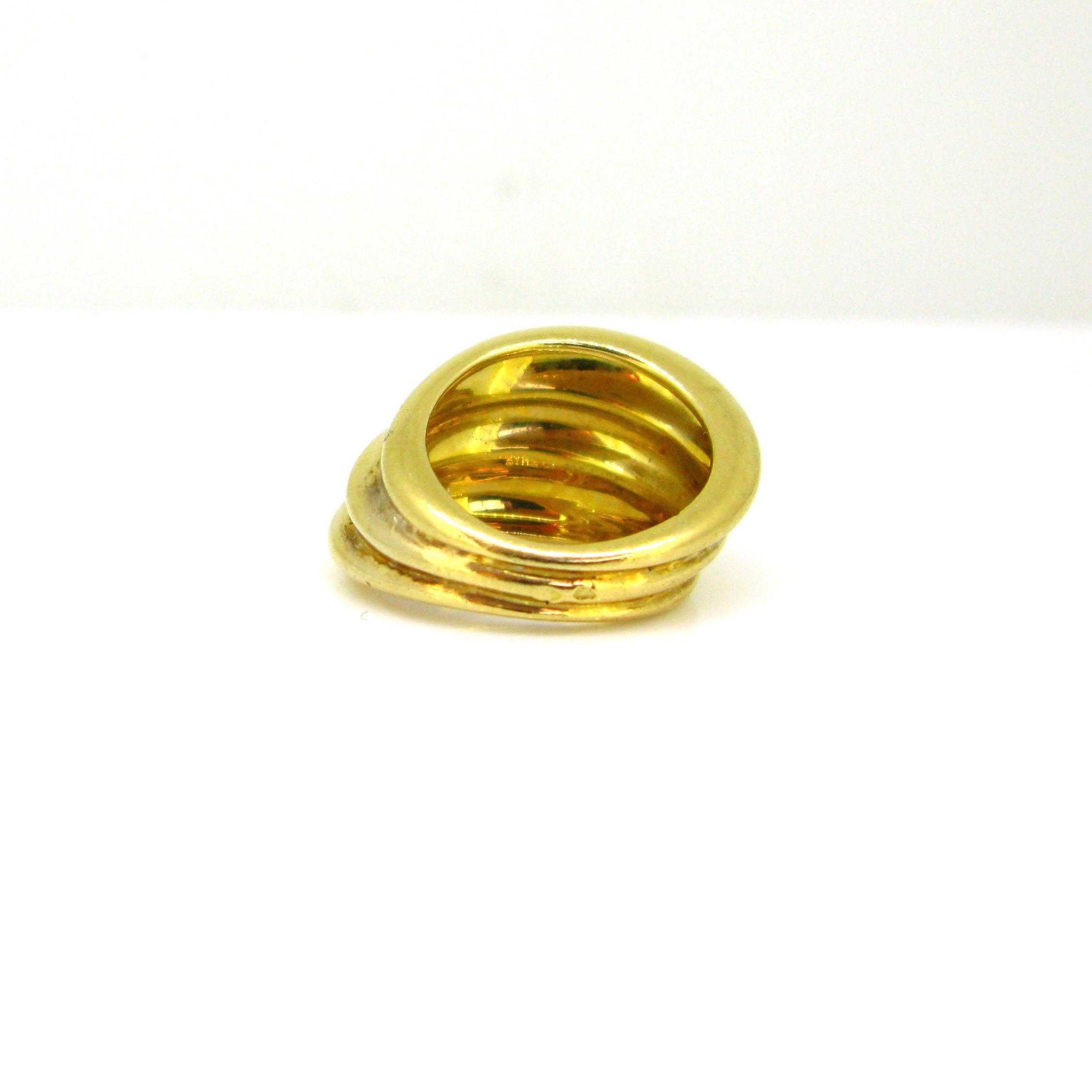 Vintage Chaumet Textured Ribbed 18kt Yellow Gold Ring In Good Condition In London, GB
