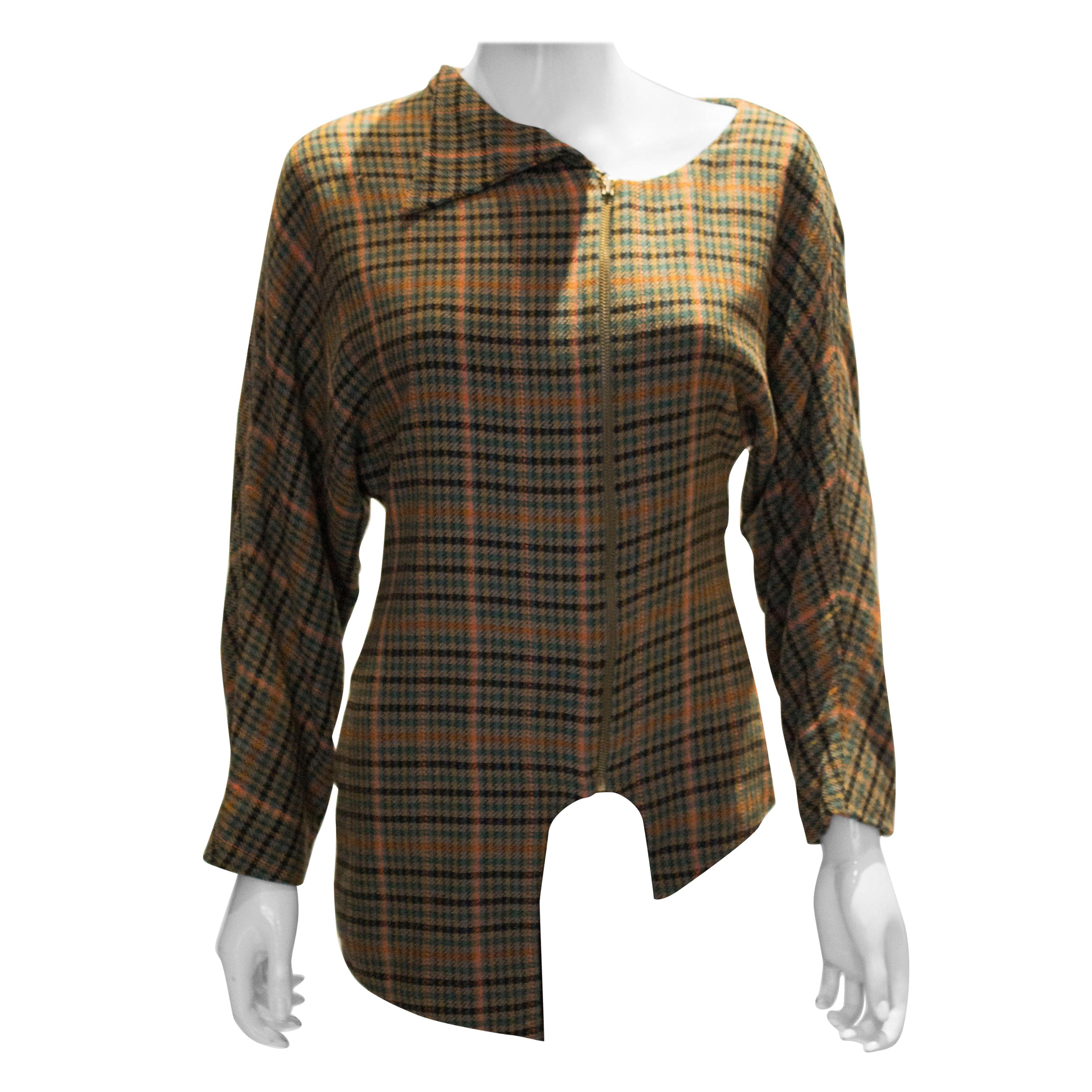 Giacca vintage a quadri con apertura a zip e  con orlo e scollatura interessanti
