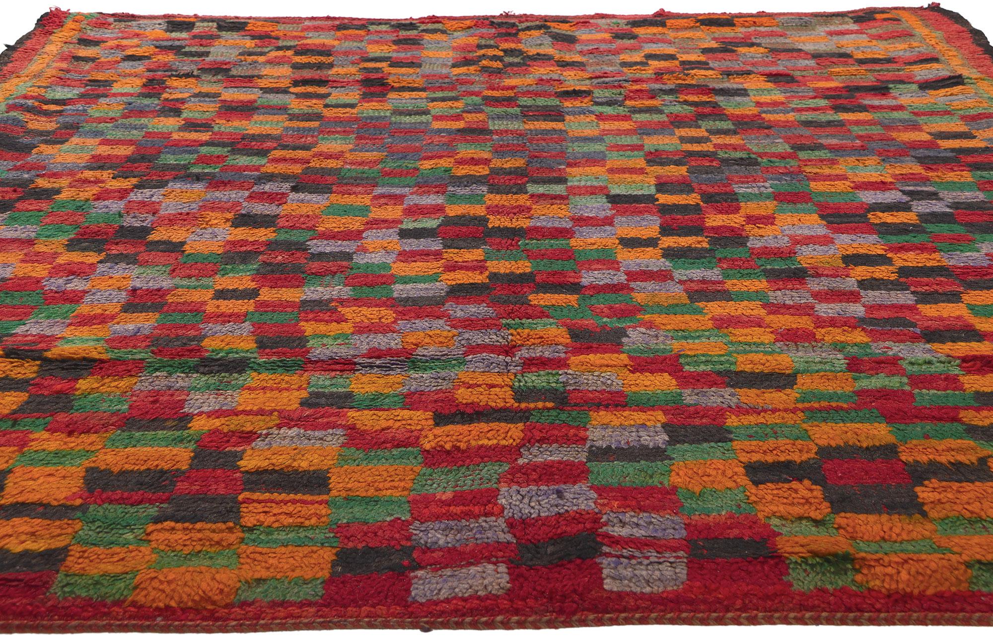Mid-Century Modern Tapis marocain Boujad à carreaux, le cubisme du milieu du siècle rencontre Cozy Boho en vente