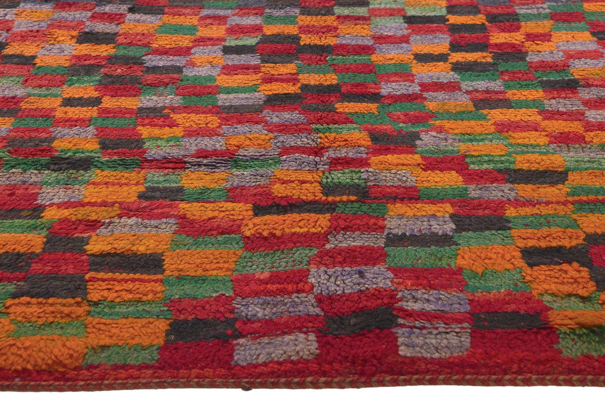 Marocain Tapis marocain Boujad à carreaux, le cubisme du milieu du siècle rencontre Cozy Boho en vente