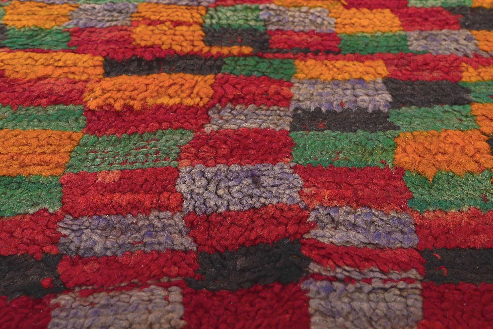 Noué à la main Tapis marocain Boujad à carreaux, le cubisme du milieu du siècle rencontre Cozy Boho en vente