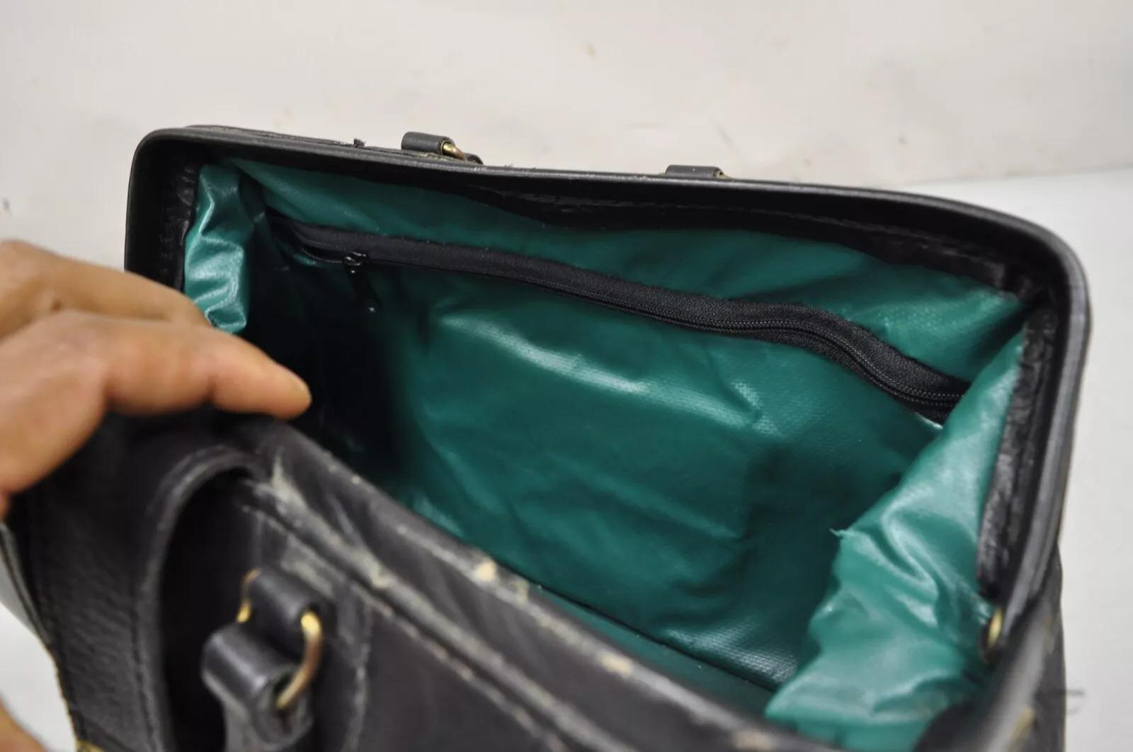 Vintage Cheney England PCI USA 25216 C4 Black Leather Traveling Doctors Bag en vente 4
