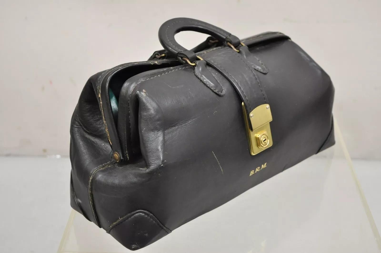 Vintage Cheney England PCI USA 25216 C4 Sac de voyage pour médecins en cuir noir avec quincaillerie en laiton et monogramme 