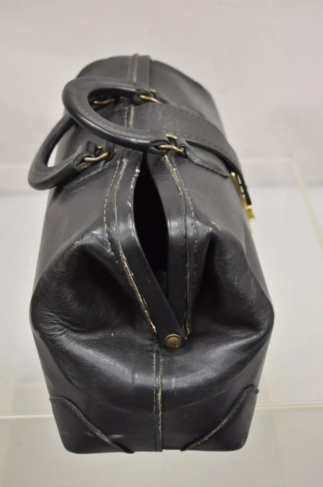 20ième siècle Vintage Cheney England PCI USA 25216 C4 Black Leather Traveling Doctors Bag en vente