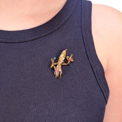 Broche vintage Cherny de oro de 18 quilates, diamantes, esmeraldas y rubíes con forma de pájaro