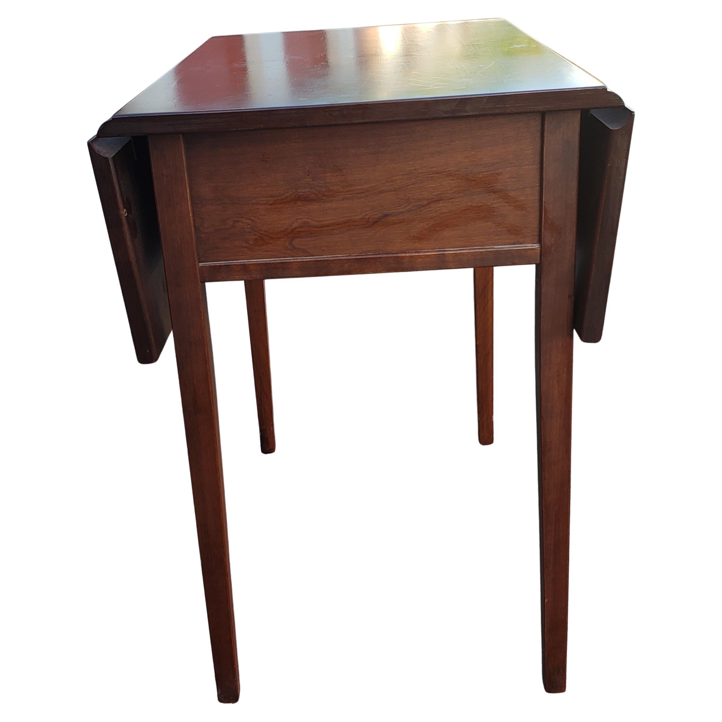 Mid-Century Modern Vintage Cherry Drop-Leaf Pembroke Side Table For Sale