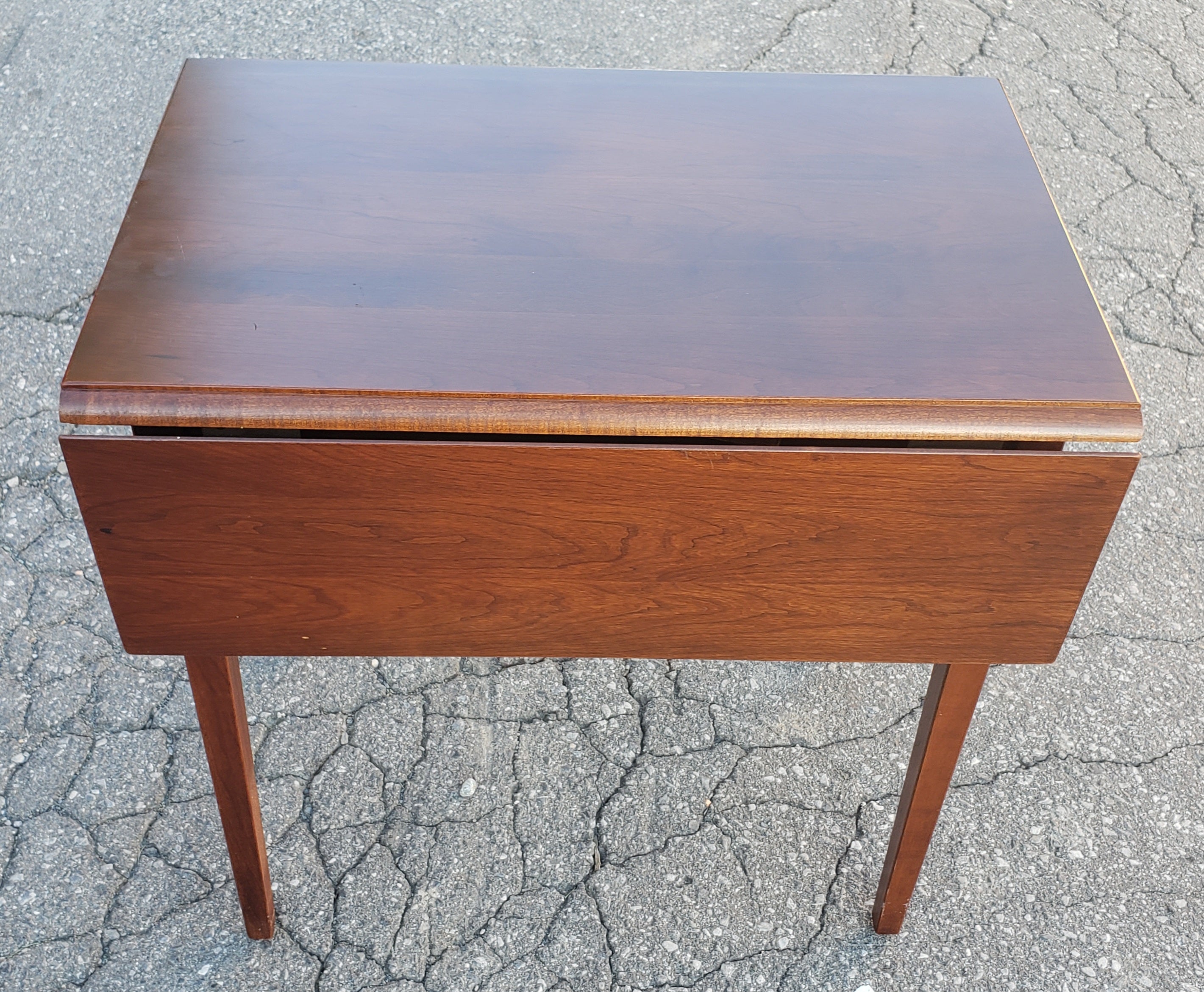 Woodwork Vintage Cherry Drop-Leaf Pembroke Side Table For Sale