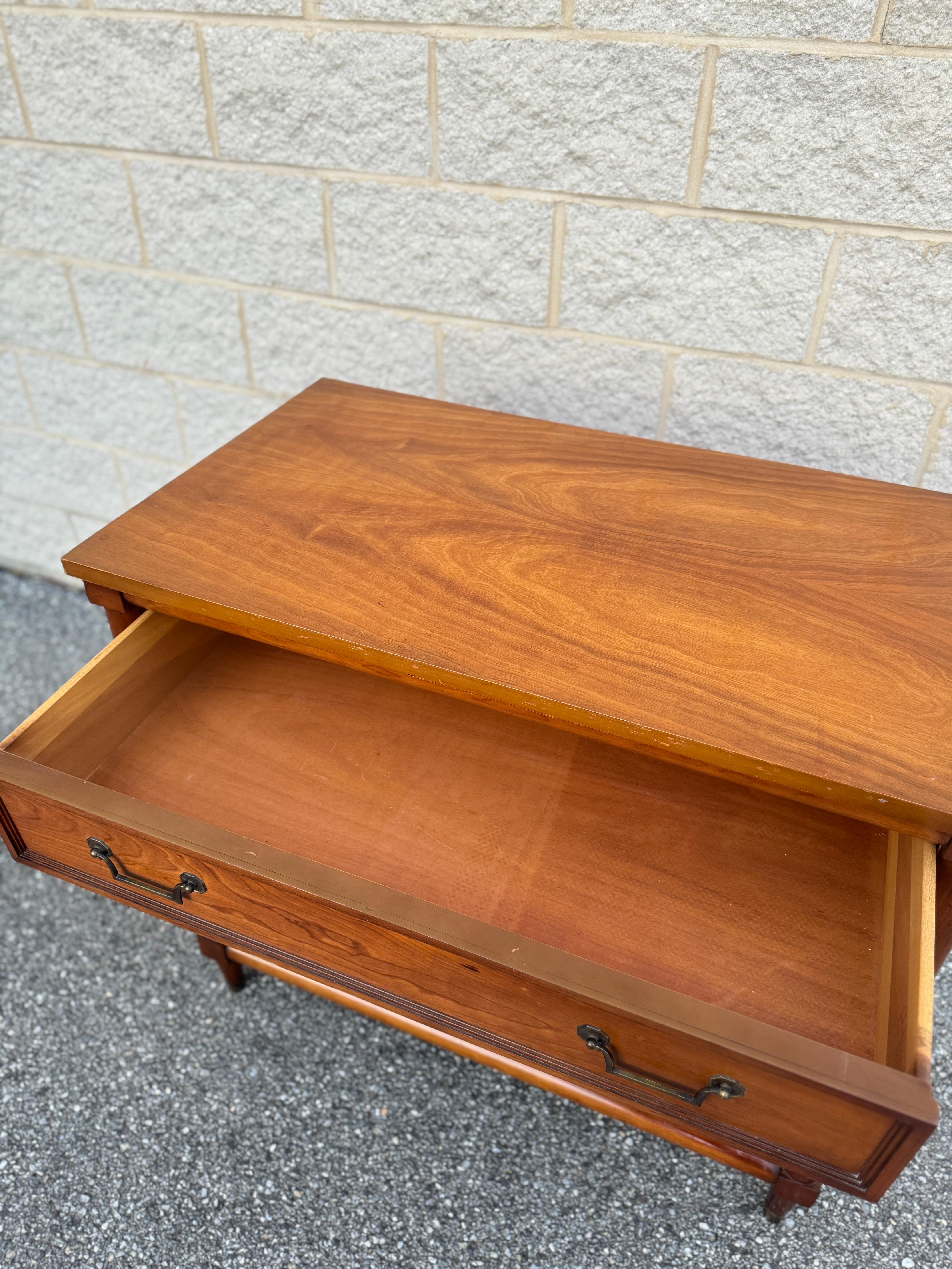 American Vintage Cherry Wood 4-Drawer Dresser With Brass Hardware For Sale