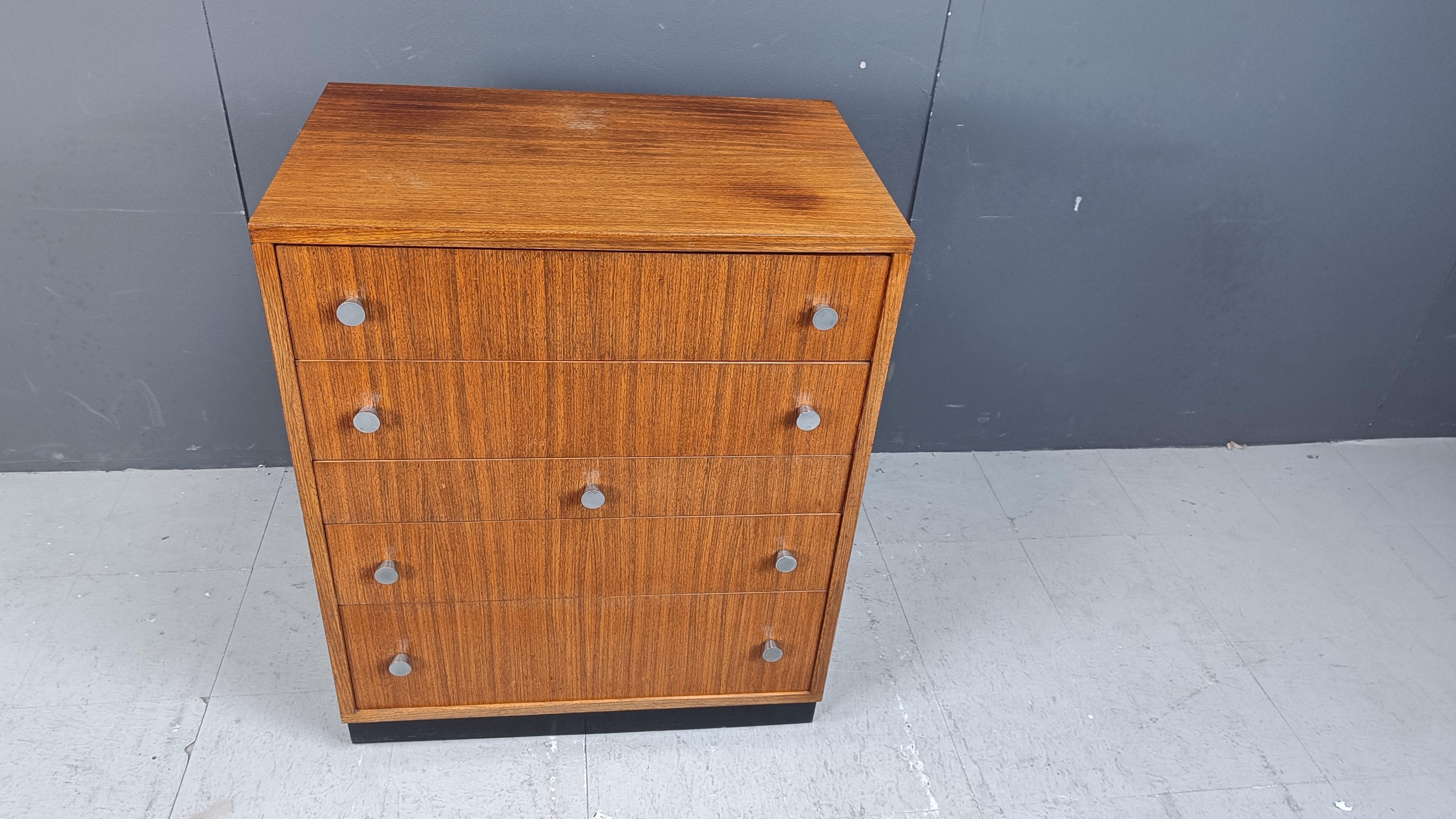 Mid century chest of drwaers designed by Alfred Hendrickx for belform.

The 5 drawers offer plenty of storage space.

1960s - Belgium

Good condition

Dimensions:
Height: 91cm
Width: 75cm
Depth: 48cm

Ref.: 121212

*All images are part of the