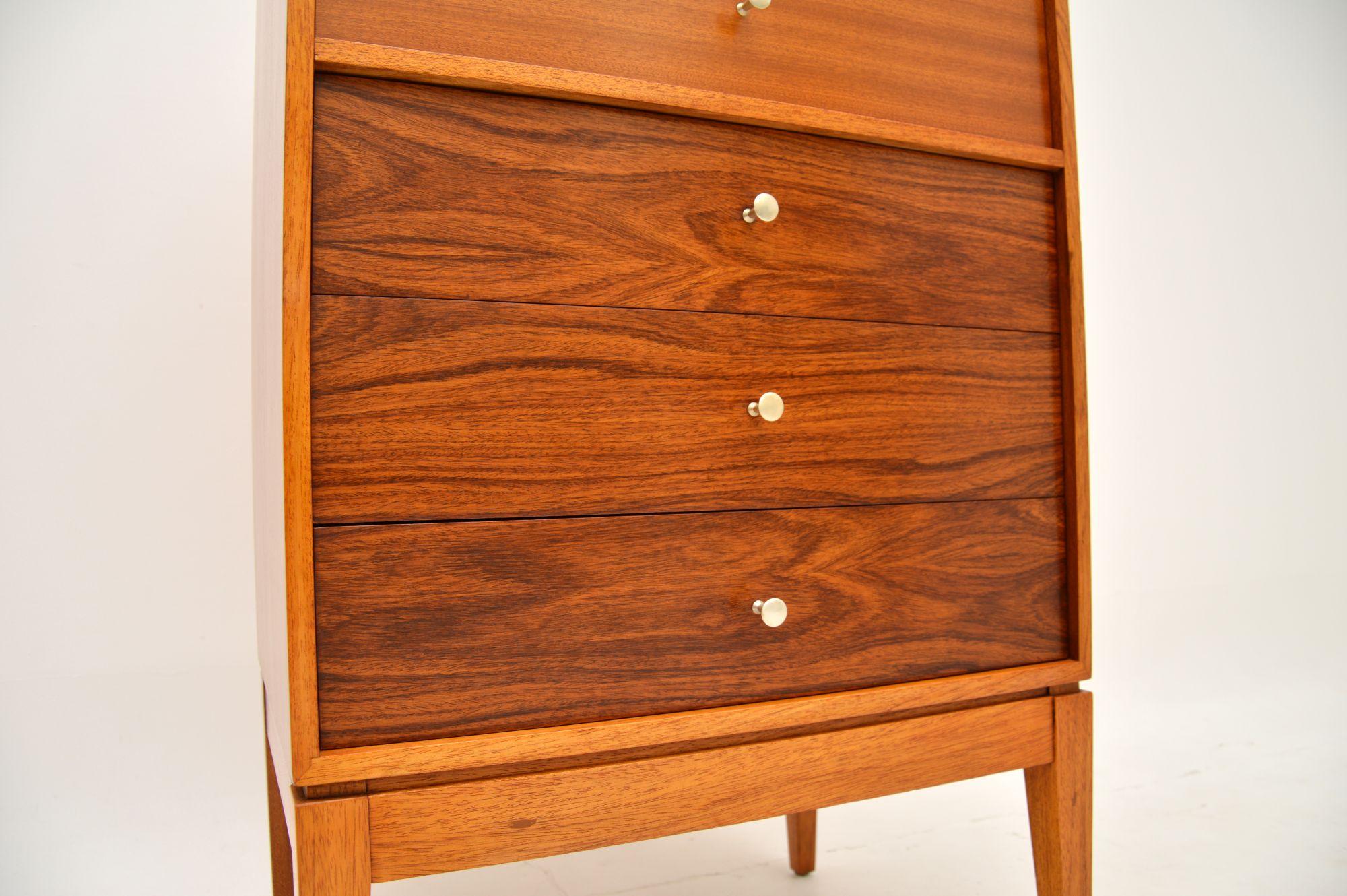 Vintage Chest of Drawers by Uniflex For Sale 1
