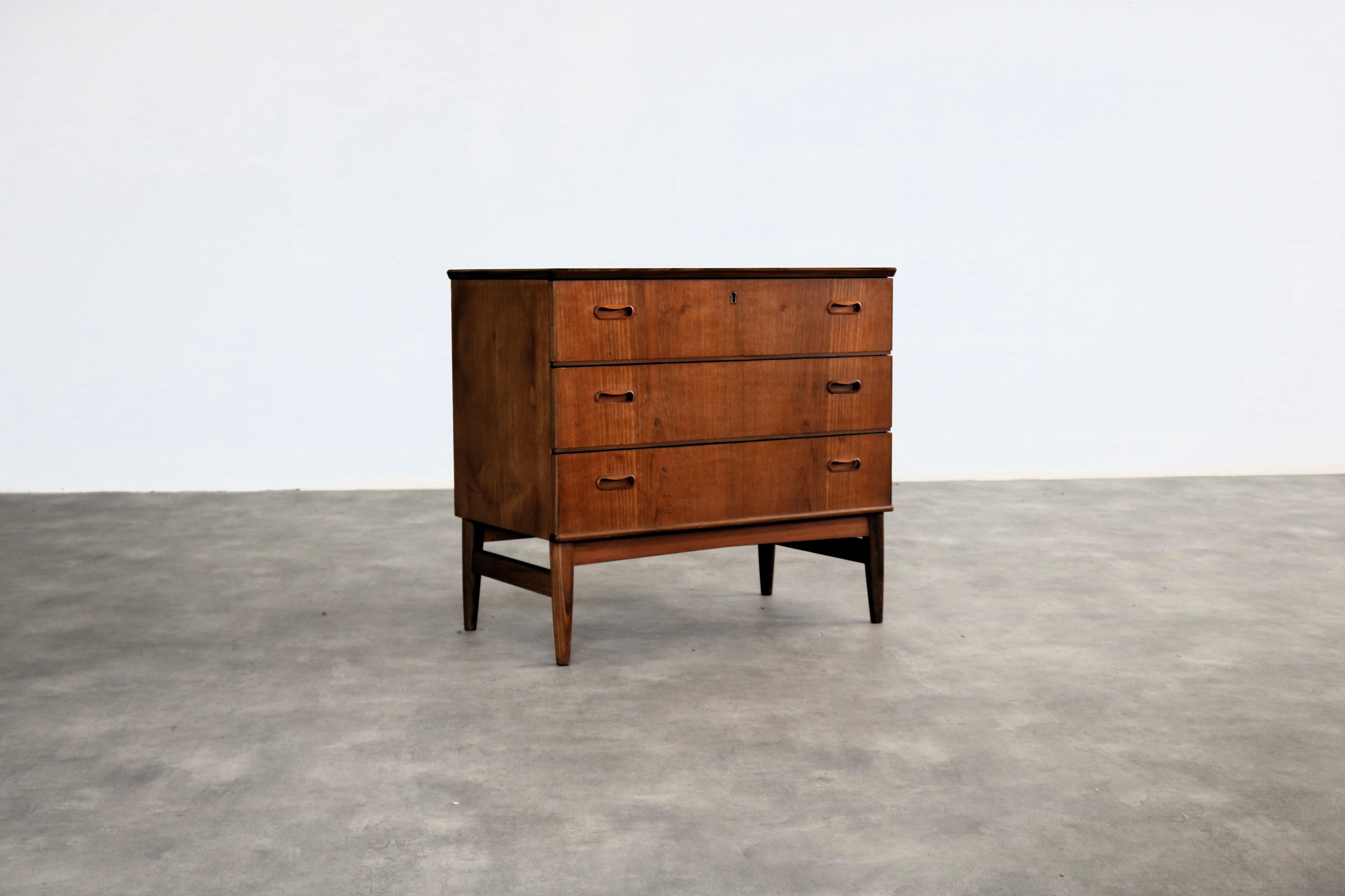 Vintage chest of drawers  cabinet  1960s  Danish

period  1960s
design  unknown  Denmark
condition  good  minor signs of wear  key missing;
size  70 x 75 x 43 cm (H x W x D)

details  teak;

item number  2938