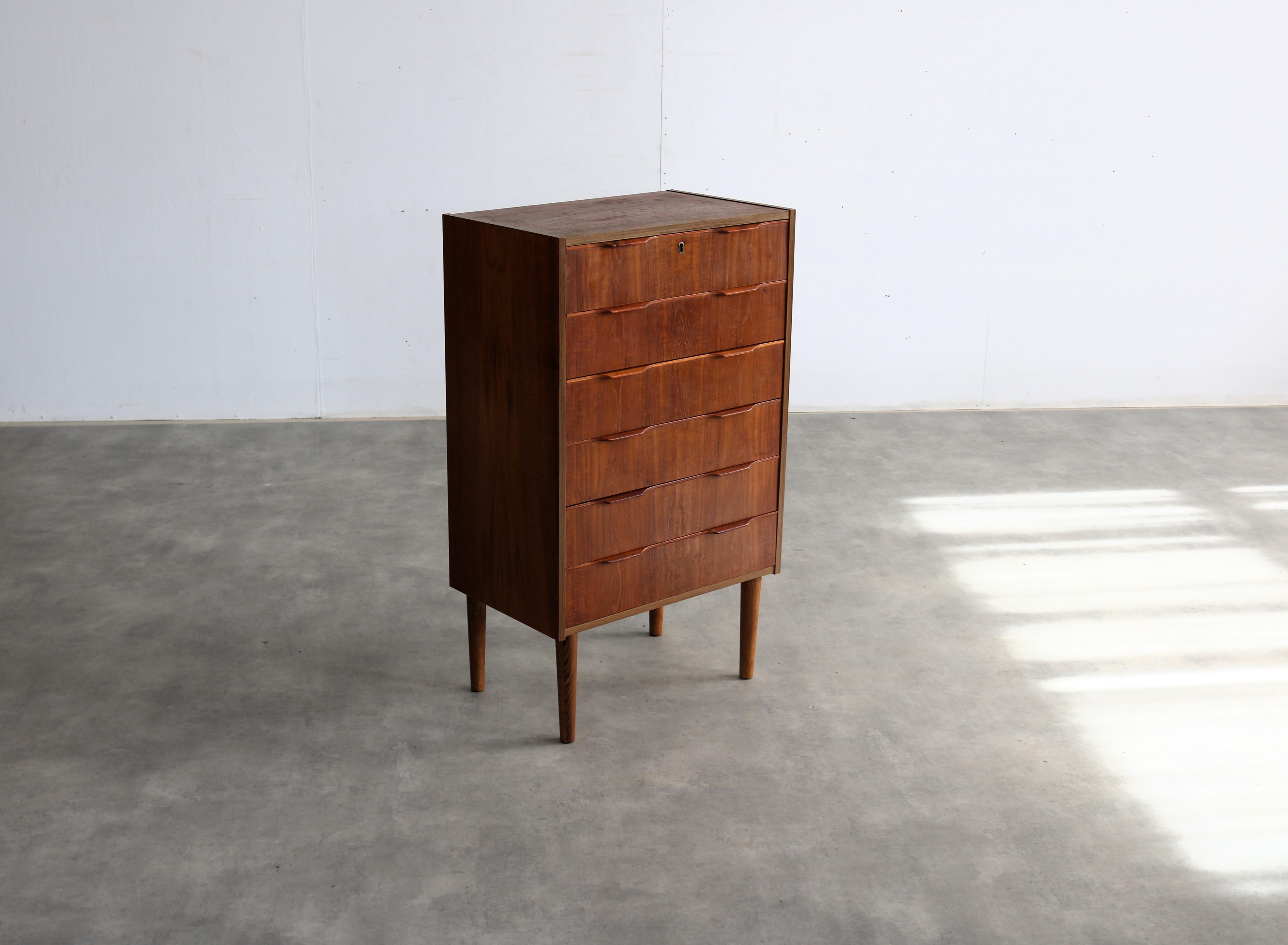 Vintage chest of drawers  cabinet  1960s  Danish In Good Condition For Sale In Lemmer, NL