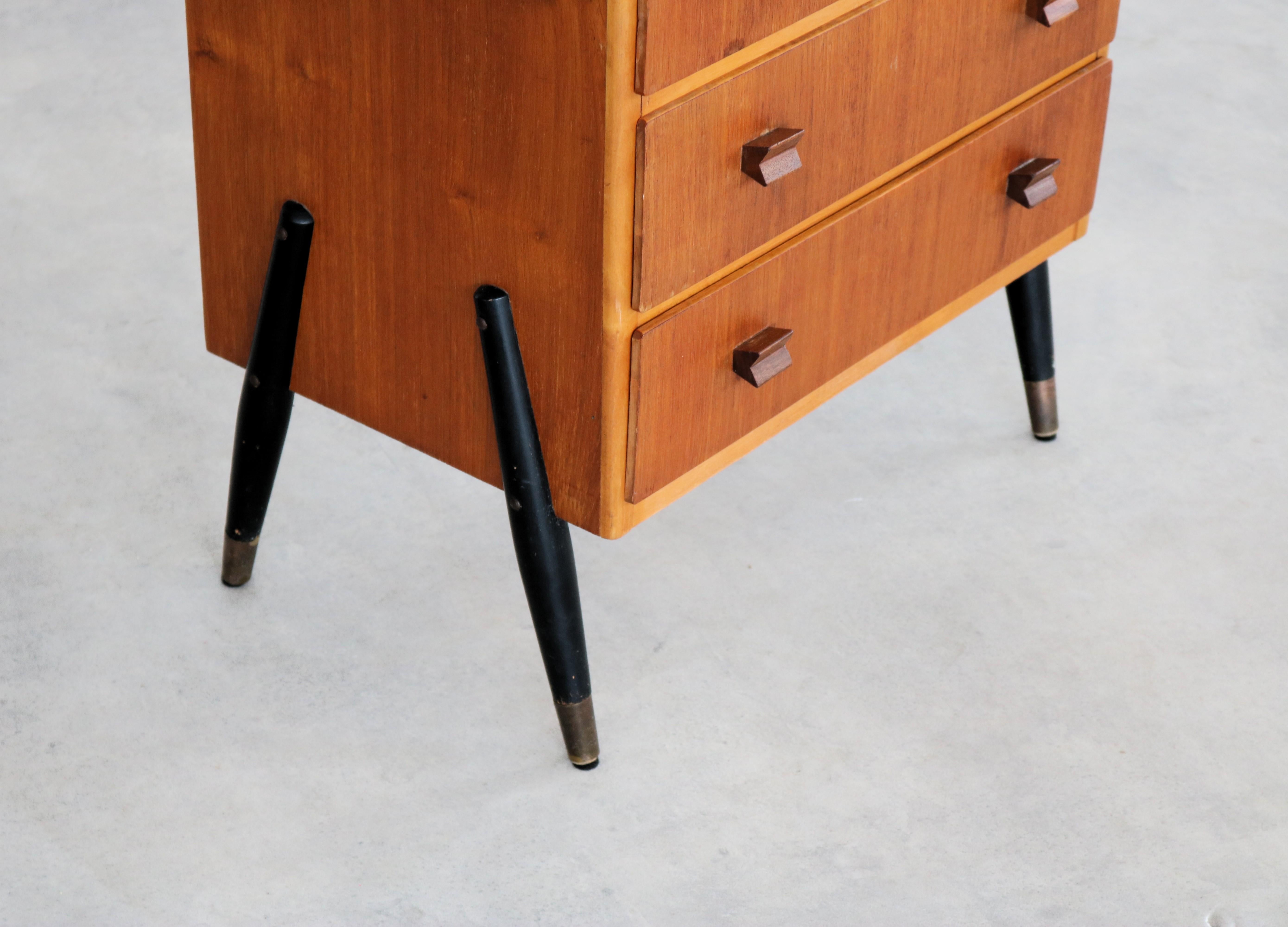 vintage kommode  Schrank  1960s  Dänisch (Teakholz) im Angebot