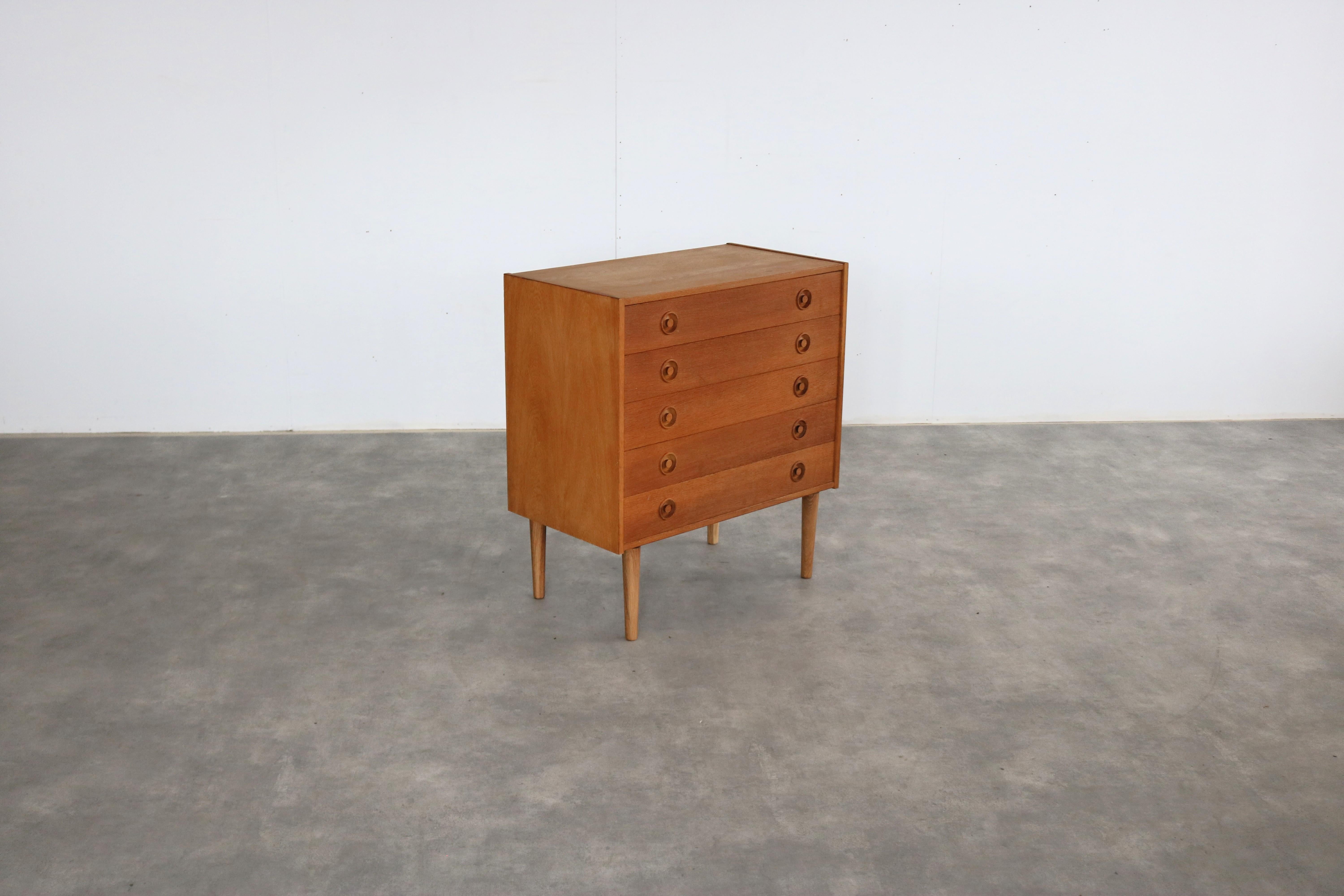 Vintage chest of drawers  cabinet  1960s  Danish  oak In Good Condition For Sale In Lemmer, NL