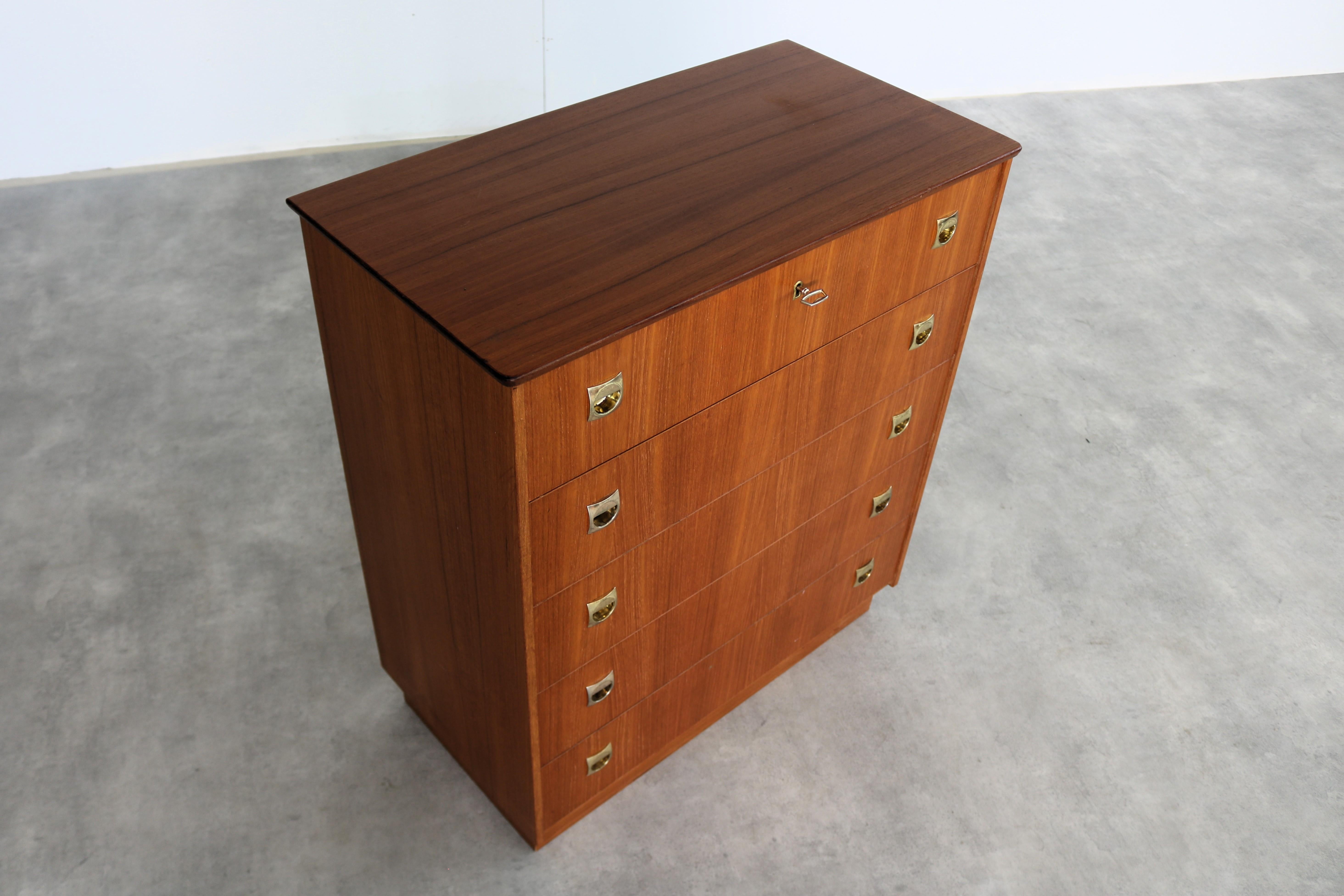 Cómoda vintage  armario  Sueco Latón en venta