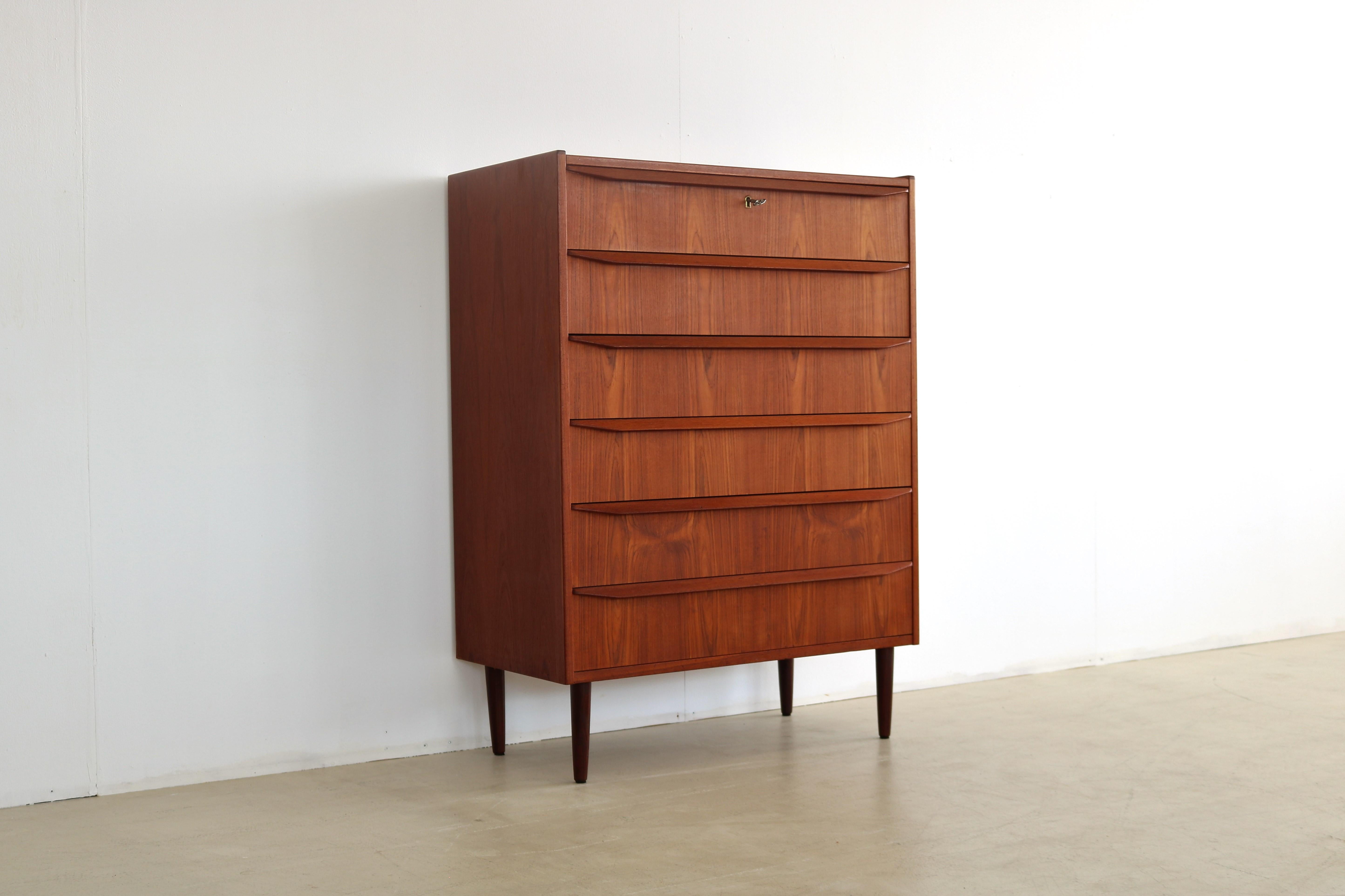 Vintage Chest of Drawers Cabinet Teak 60s Danish In Good Condition In GRONINGEN, NL