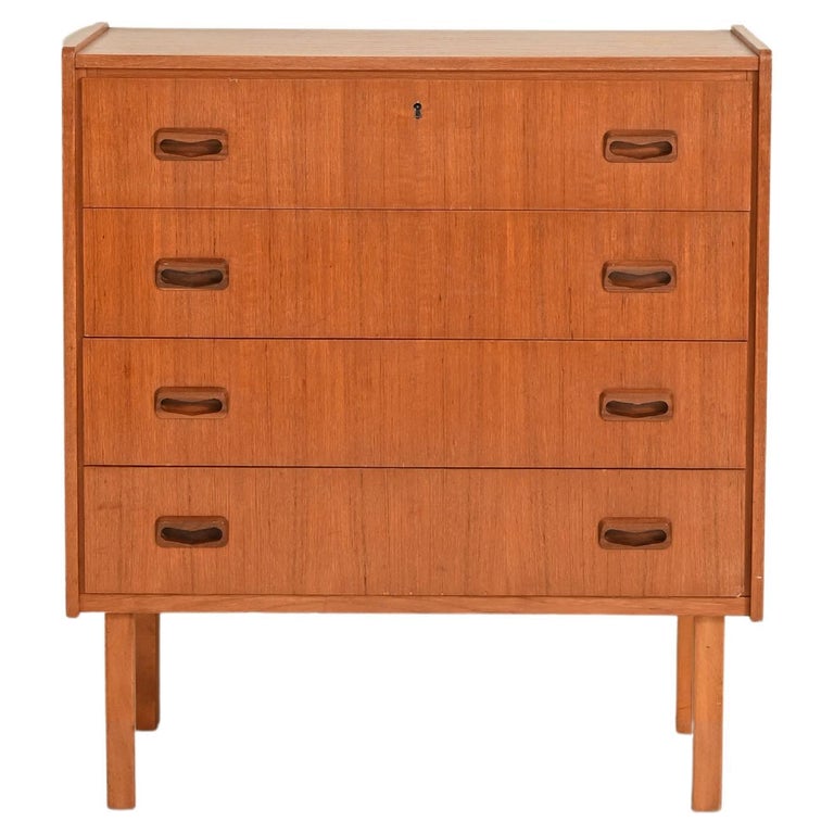 Vintage Chest of Drawers For Sale at 1stDibs