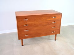 Commode vintage en teck par Hans Wegner pour Ry Möbler