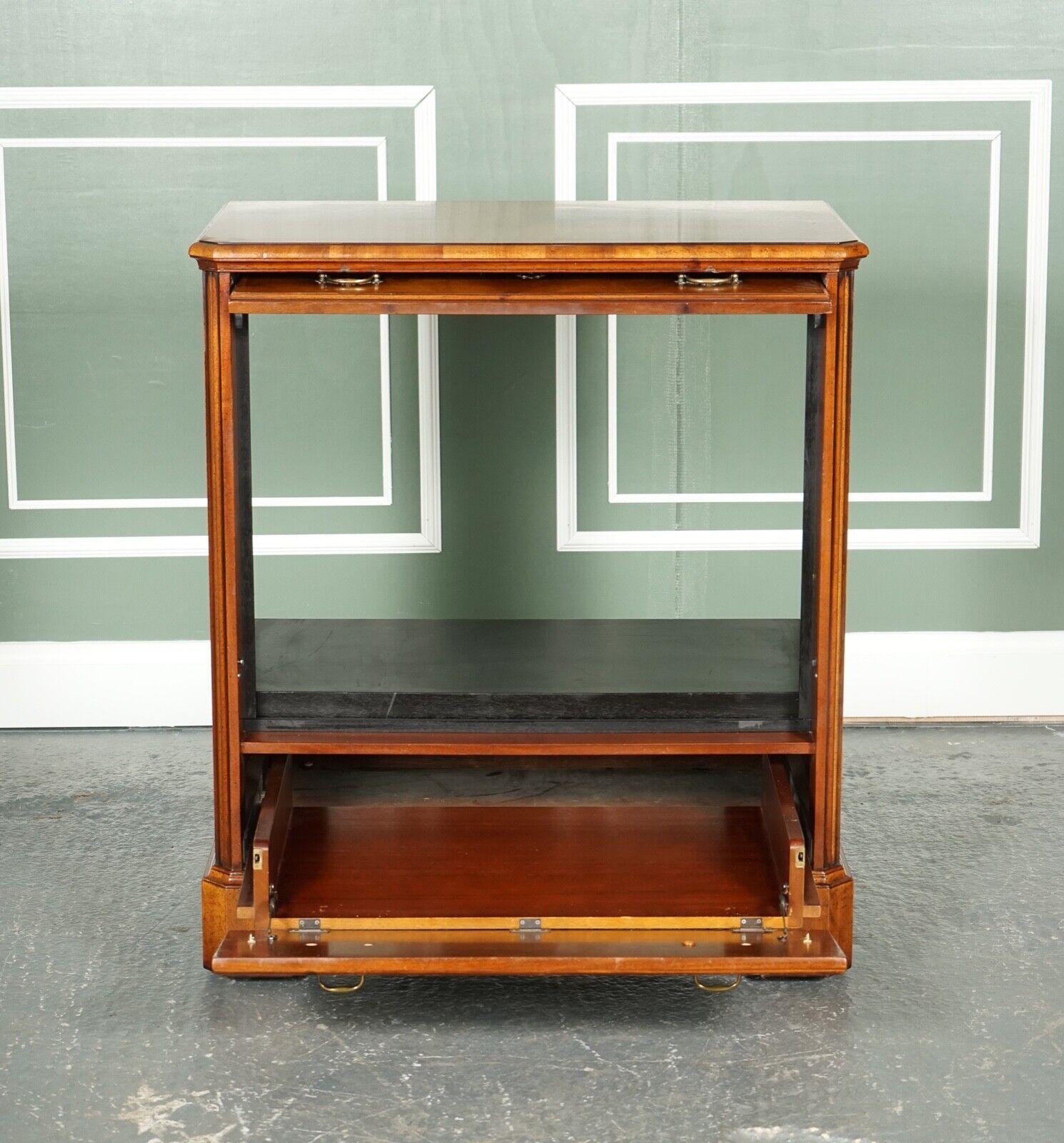 Vintage Chest of Drawers Looking Walnut TV Plasma Hi Fi Stereo Cabinet In Good Condition In West Sussex, Pulborough