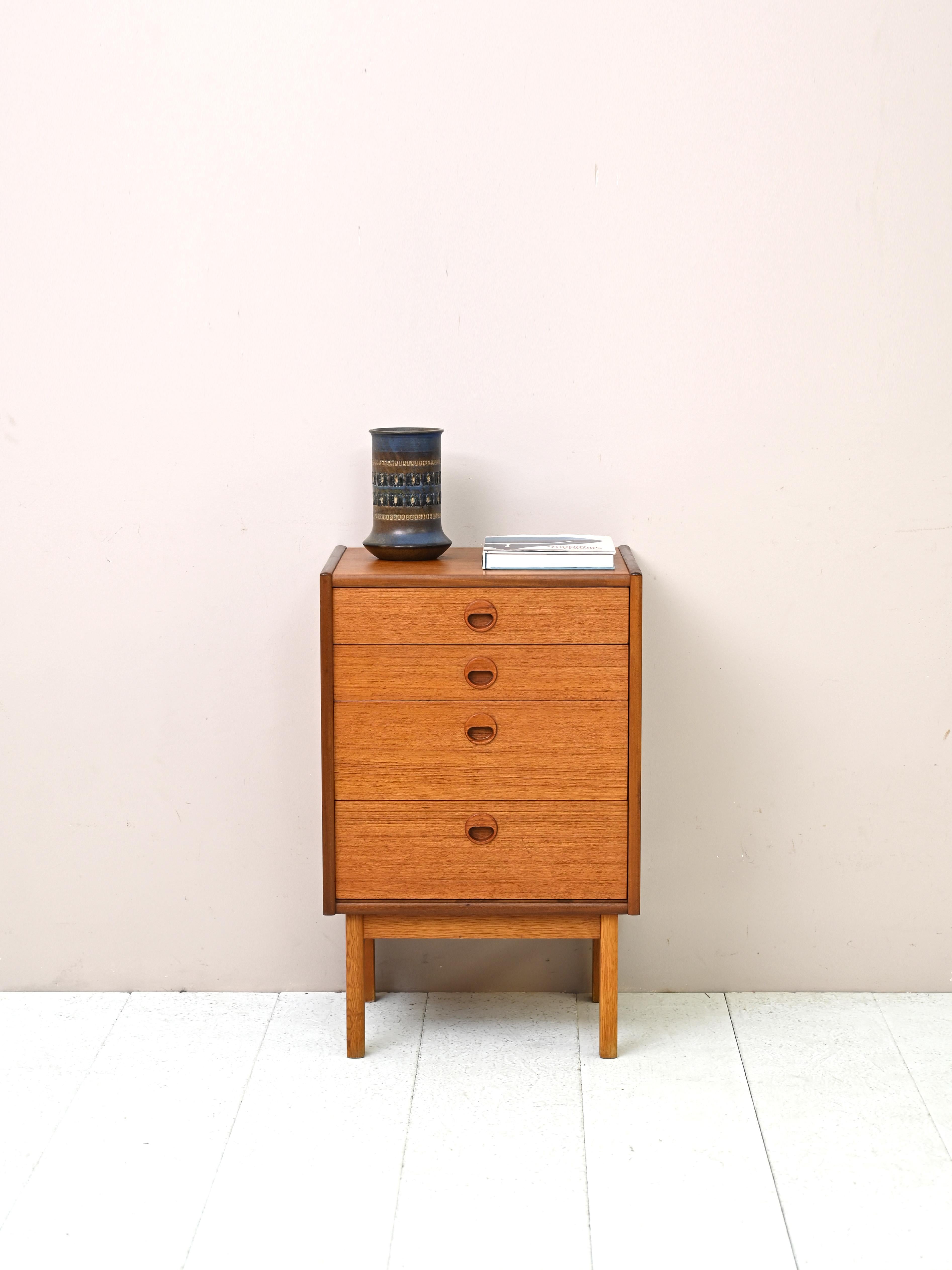 Modernist chest of drawers made in Scandinavia in the 1960s.
Simple and compact, this Nordic design piece features four drawers with the handle carved from wood.
Ideal as a bedside table or storage unit for the entryway or bathroom.

Good condition.