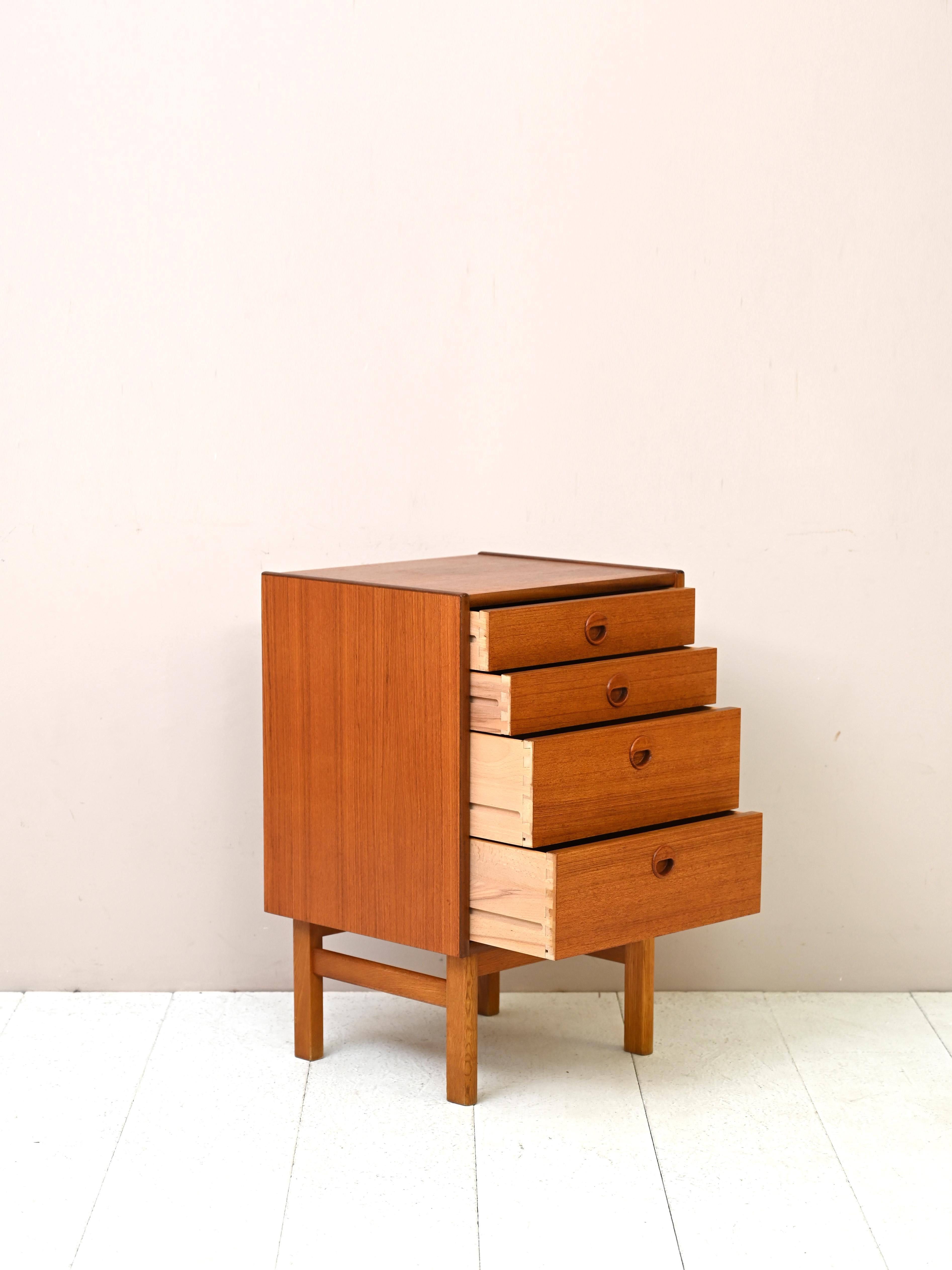 Vintage chest of drawers / Scandinavian nightstand In Good Condition In Brescia, IT