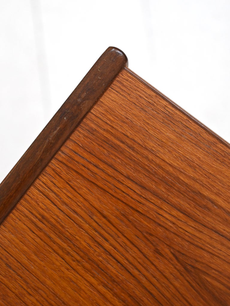 Vintage chest of drawers / Scandinavian nightstand For Sale at 1stDibs