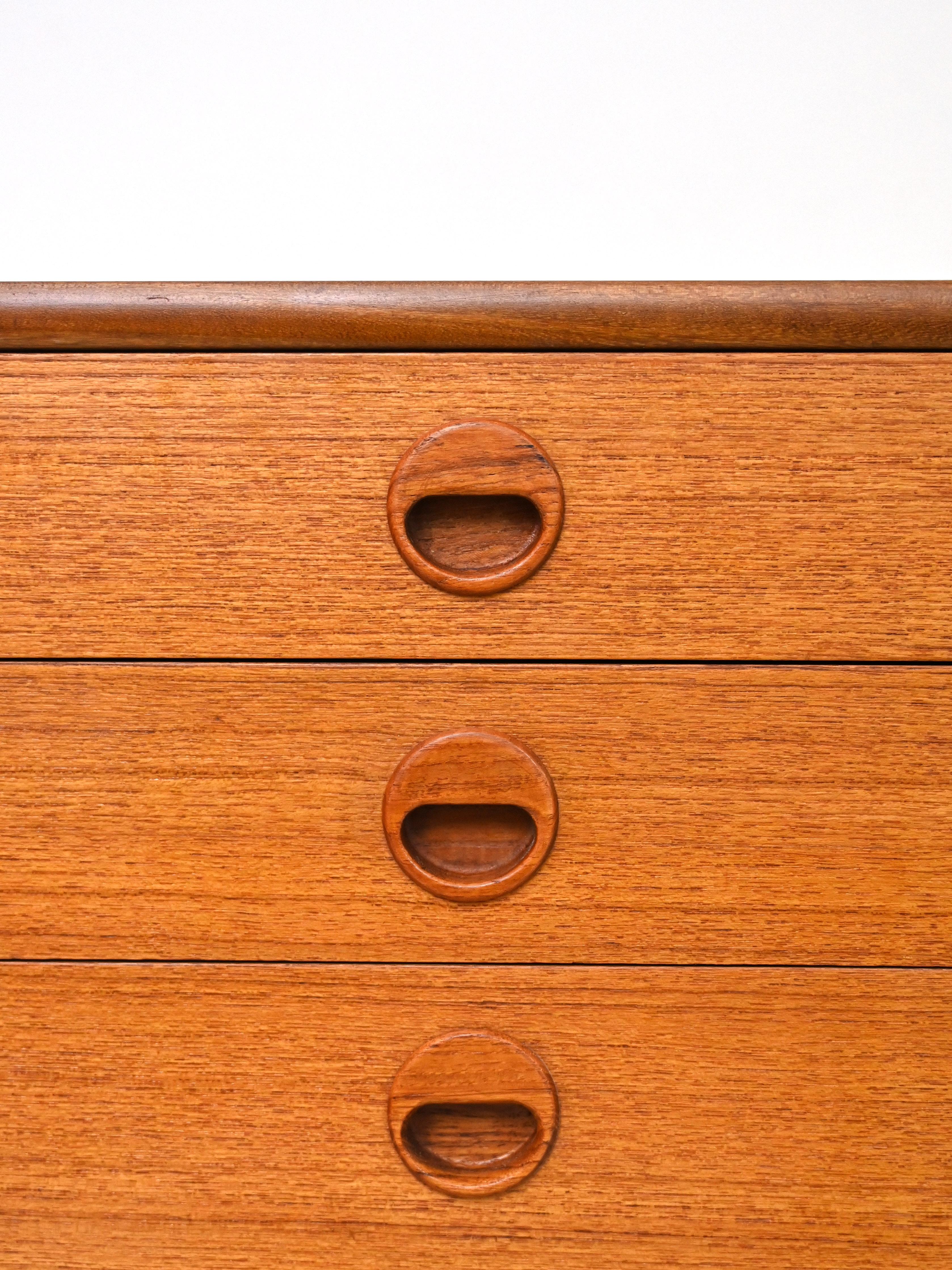 Vintage chest of drawers / Scandinavian nightstand 1