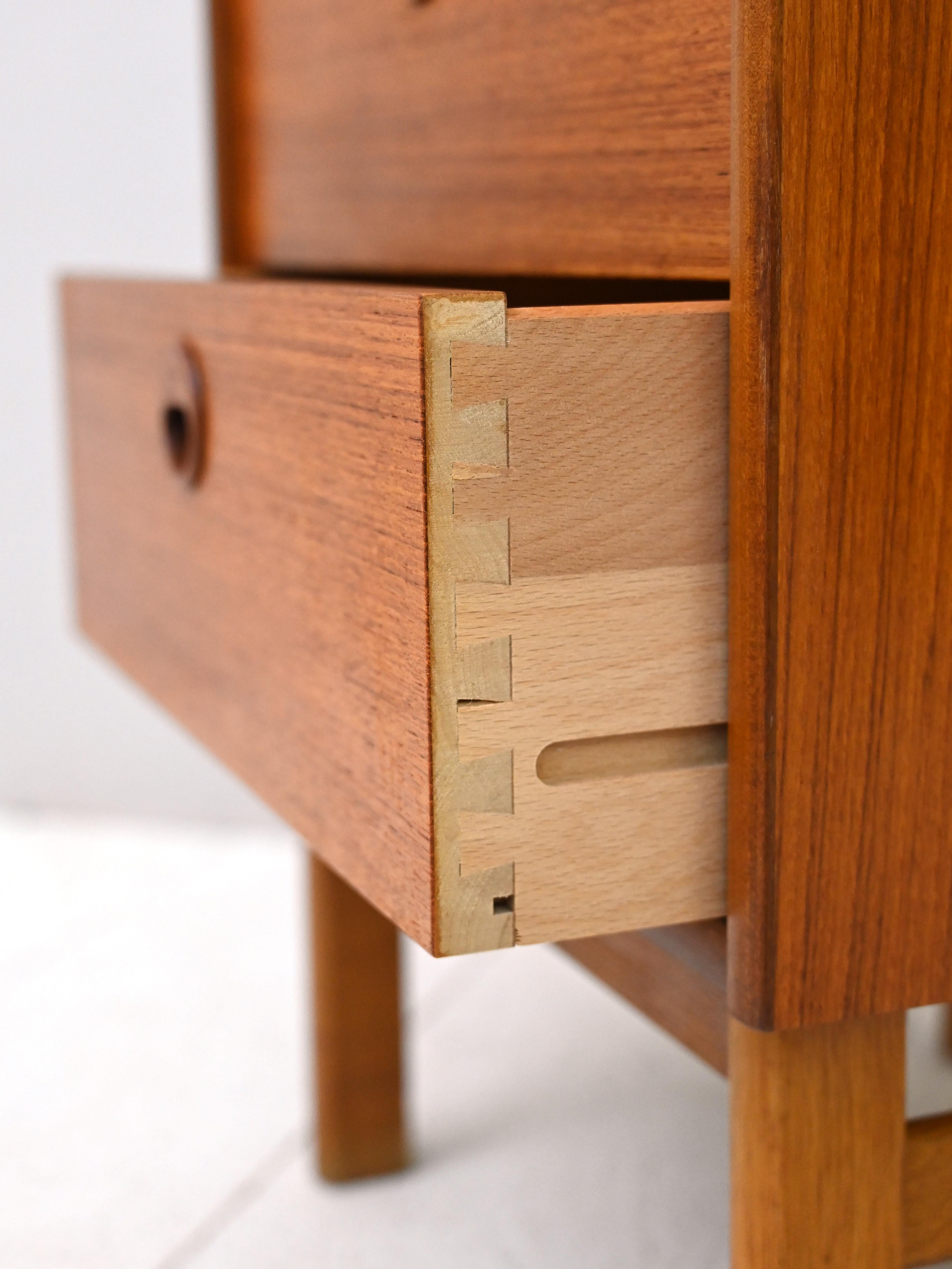 Vintage chest of drawers / Scandinavian nightstand 2