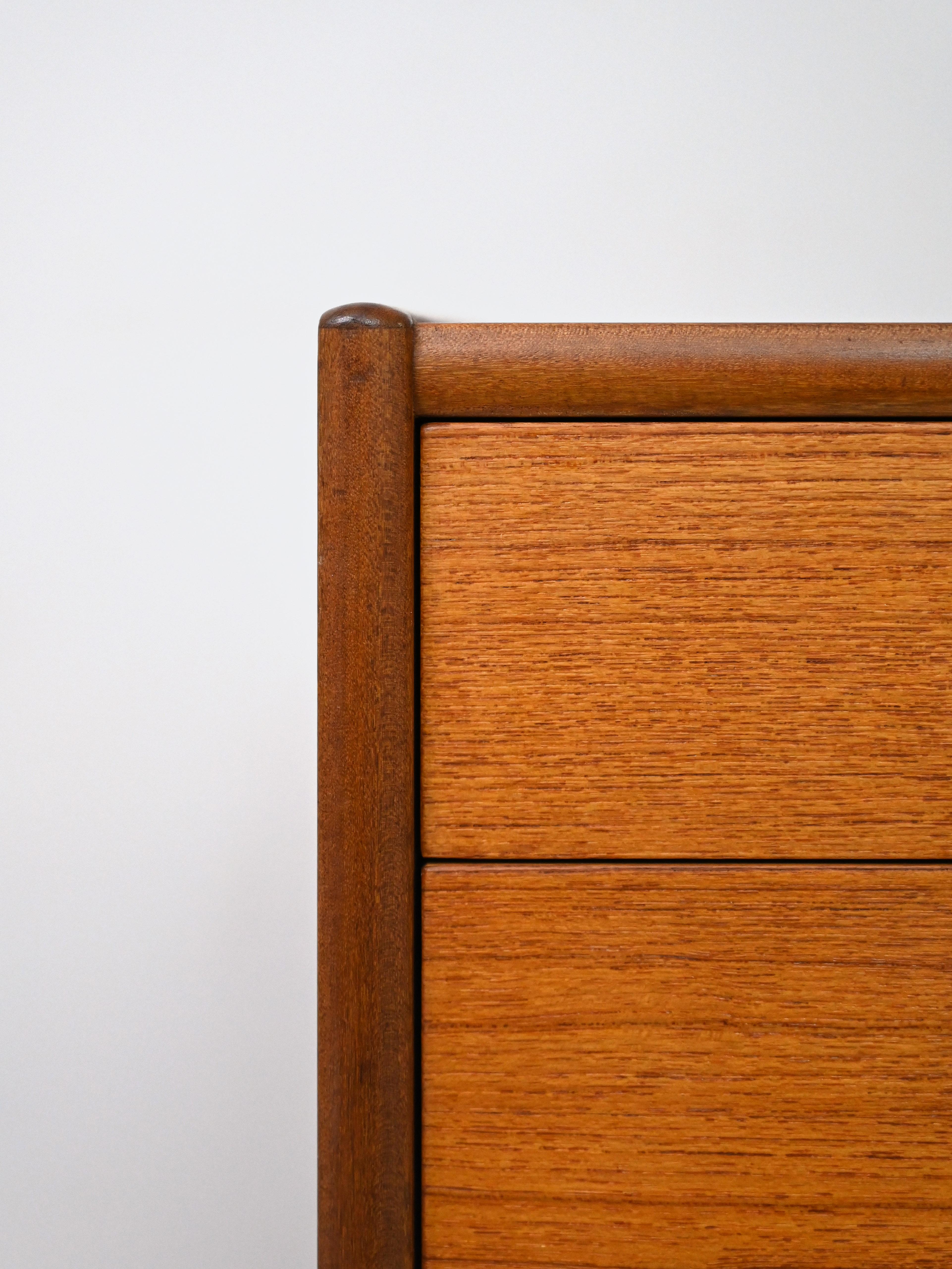 Vintage chest of drawers / Scandinavian nightstand 3