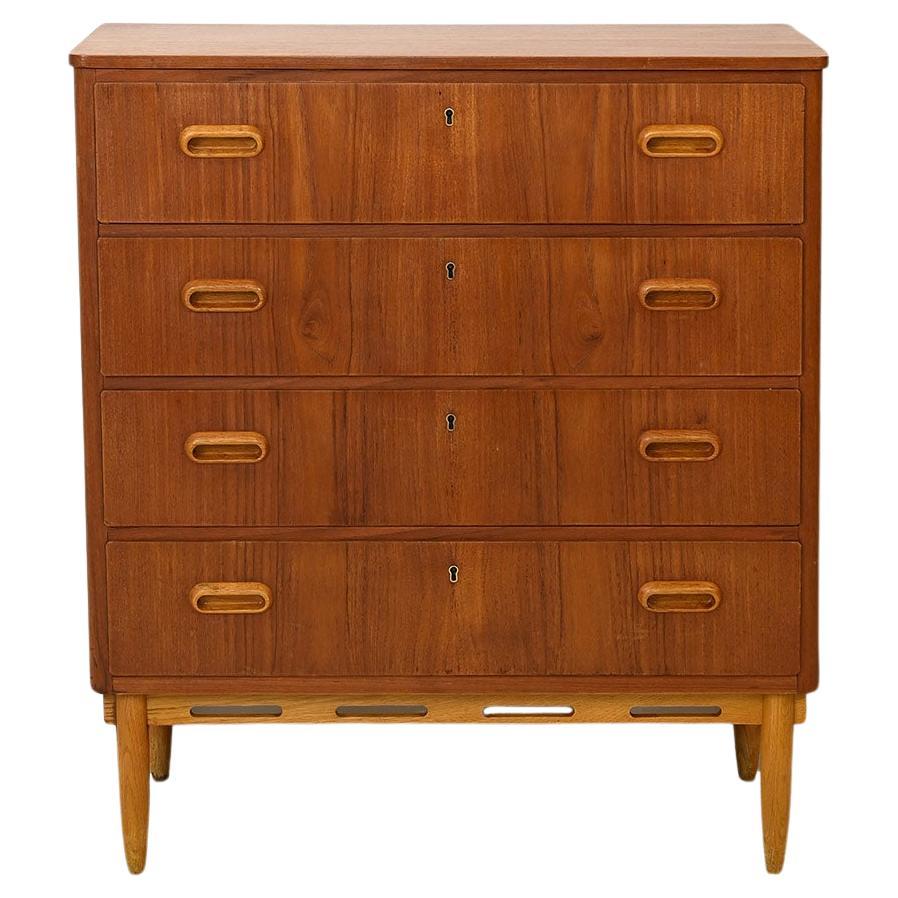 Vintage Chest of Drawers with 4 Drawers