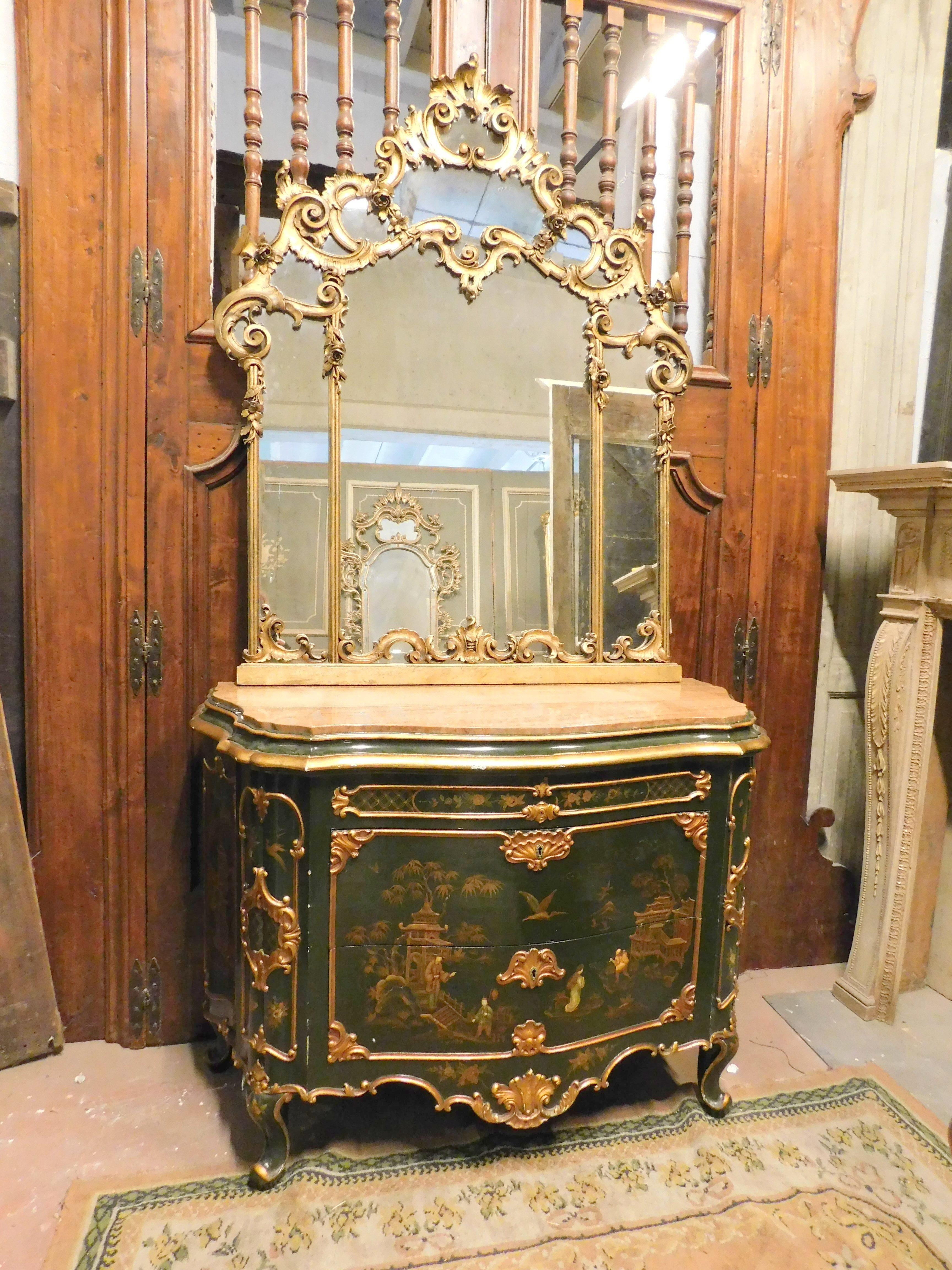 vintage chest of drawers with mirror, gilded with painted chinoiserie, Italy In Good Condition For Sale In Cuneo, Italy (CN)