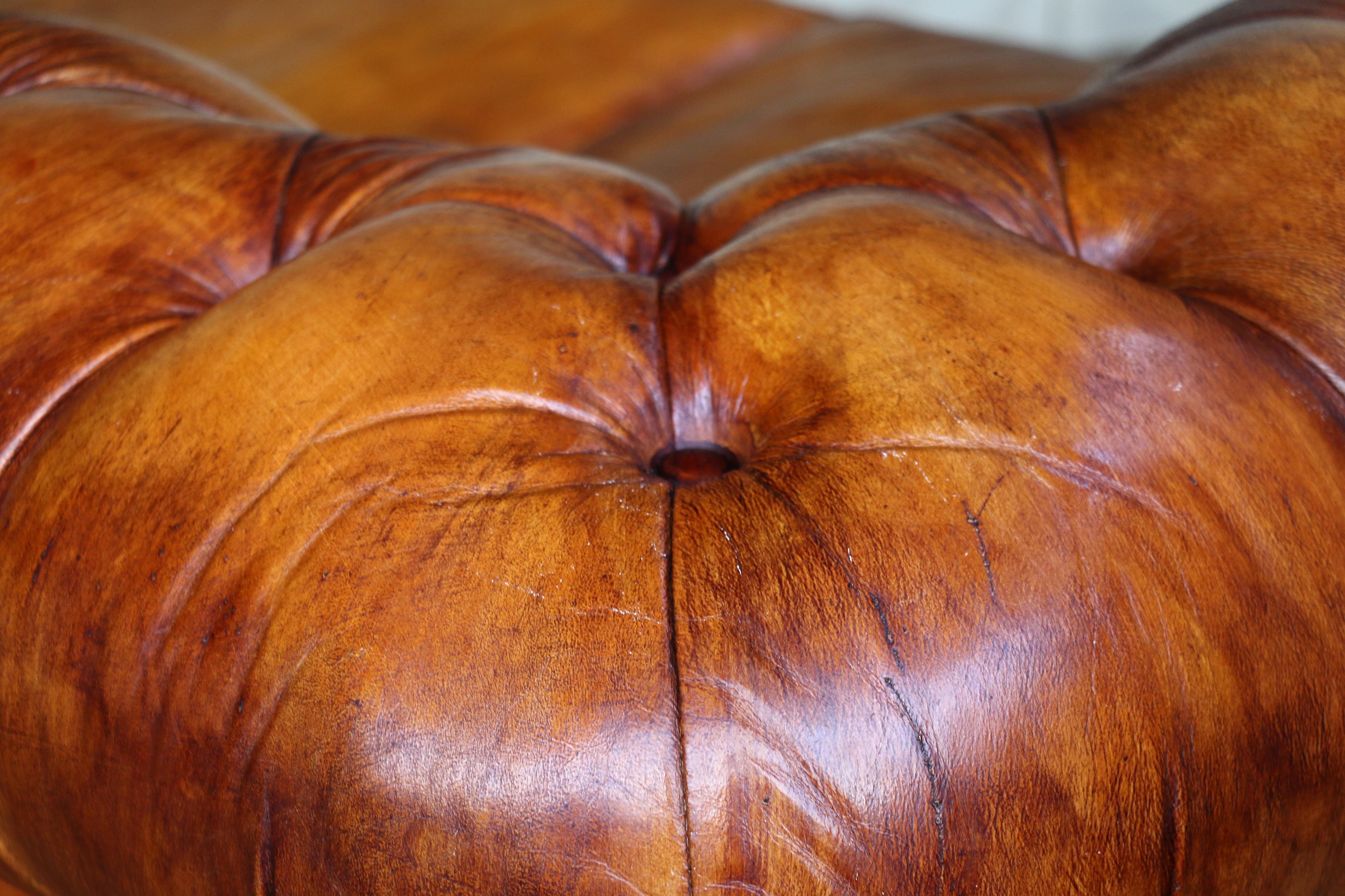 Sofá Chesterfield Vintage de cuero marrón, años 80 en venta 7