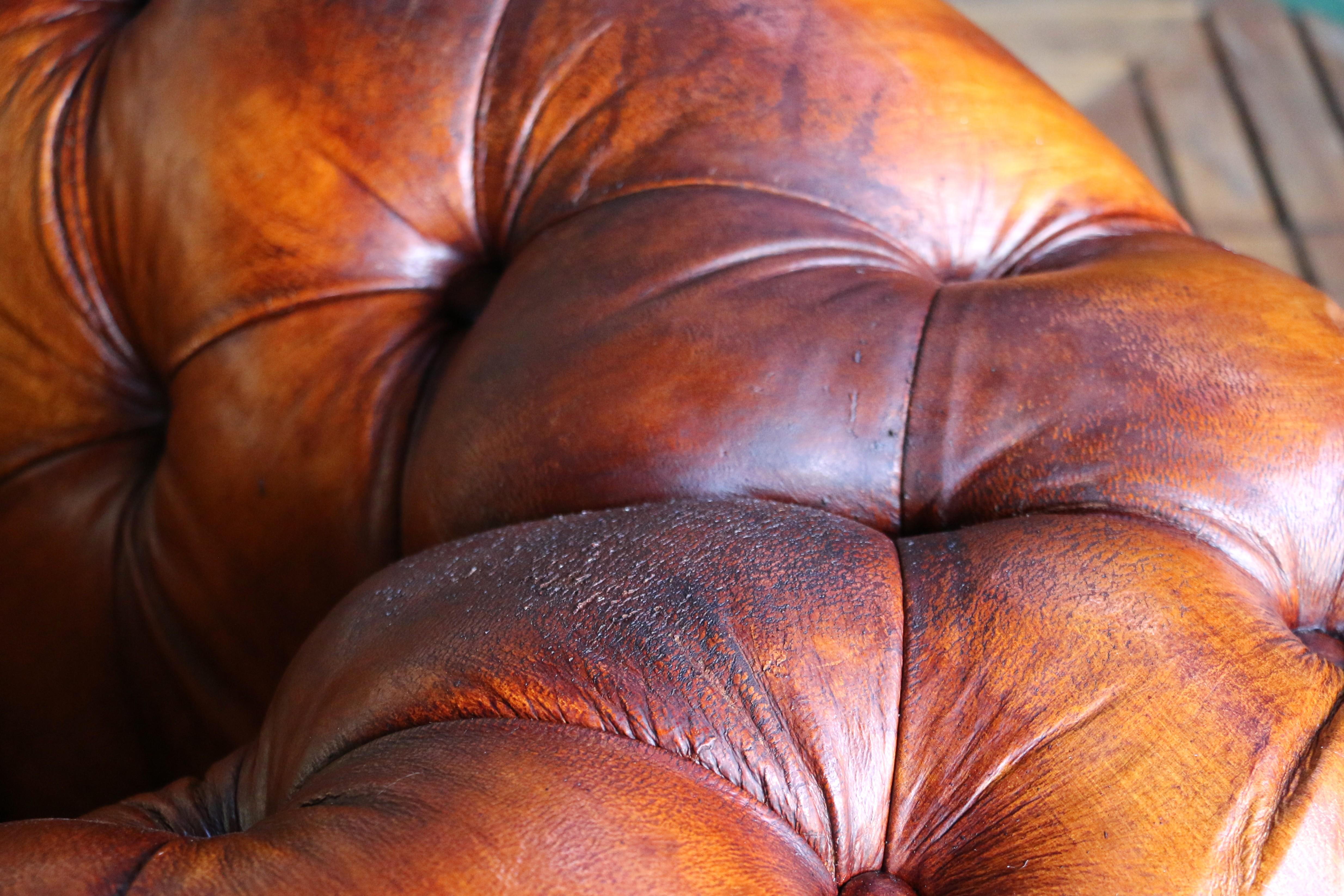 Sofá Chesterfield Vintage de cuero marrón, años 80 en venta 12