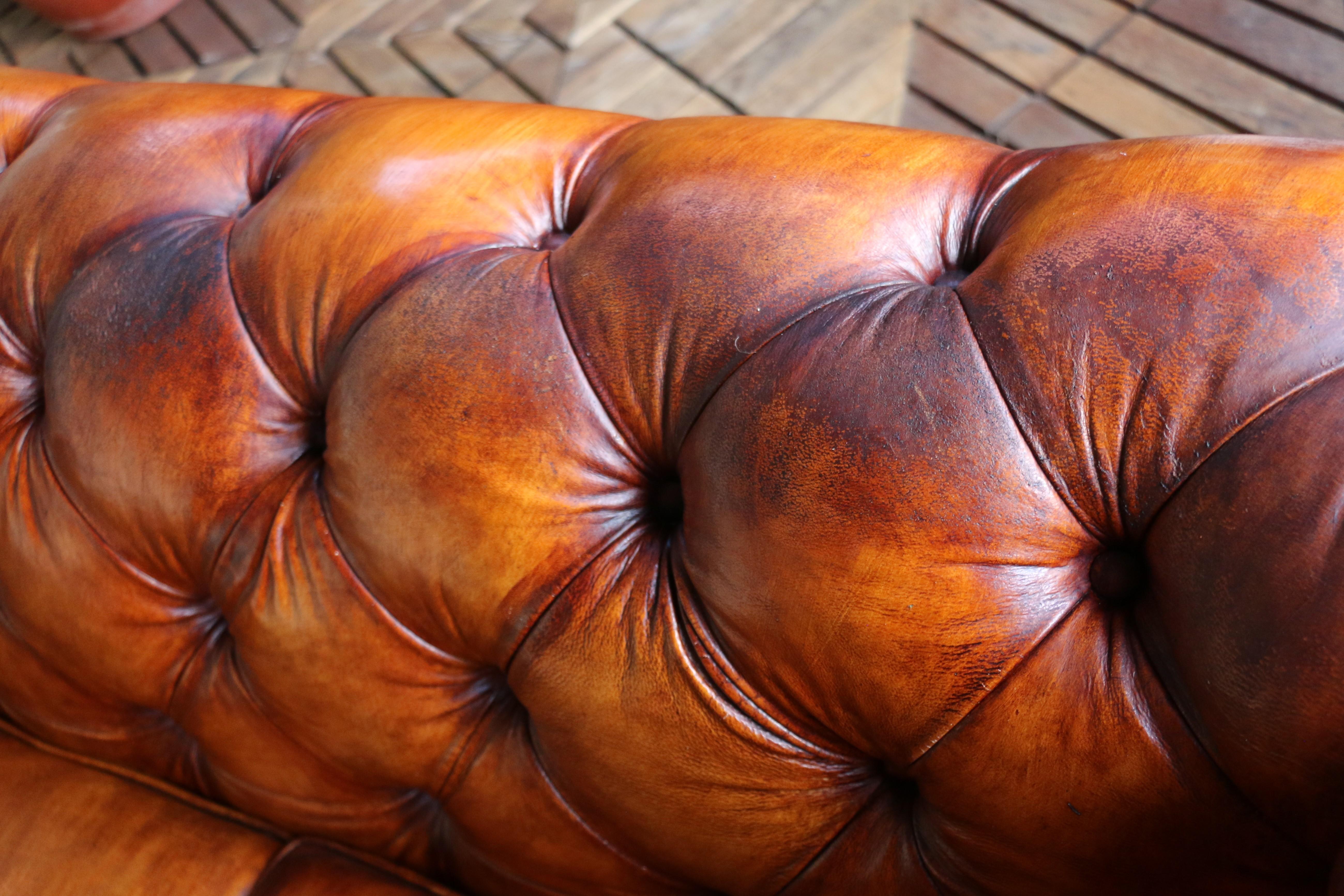 Sofá Chesterfield Vintage de cuero marrón, años 80 en venta 13