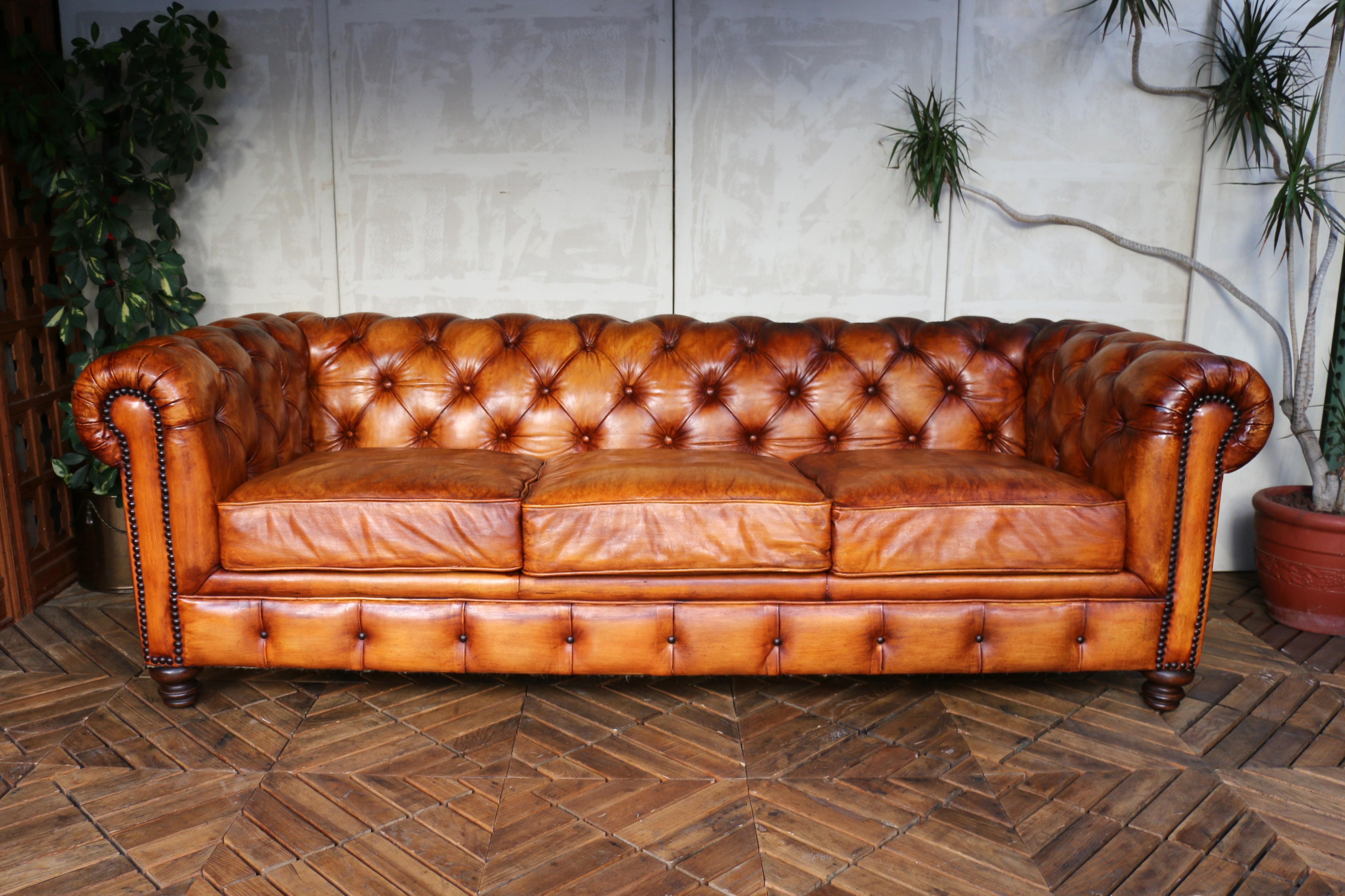 Sofá Chesterfield Vintage de cuero marrón, años 80 en Bueno estado para la venta en North Hollywood, CA