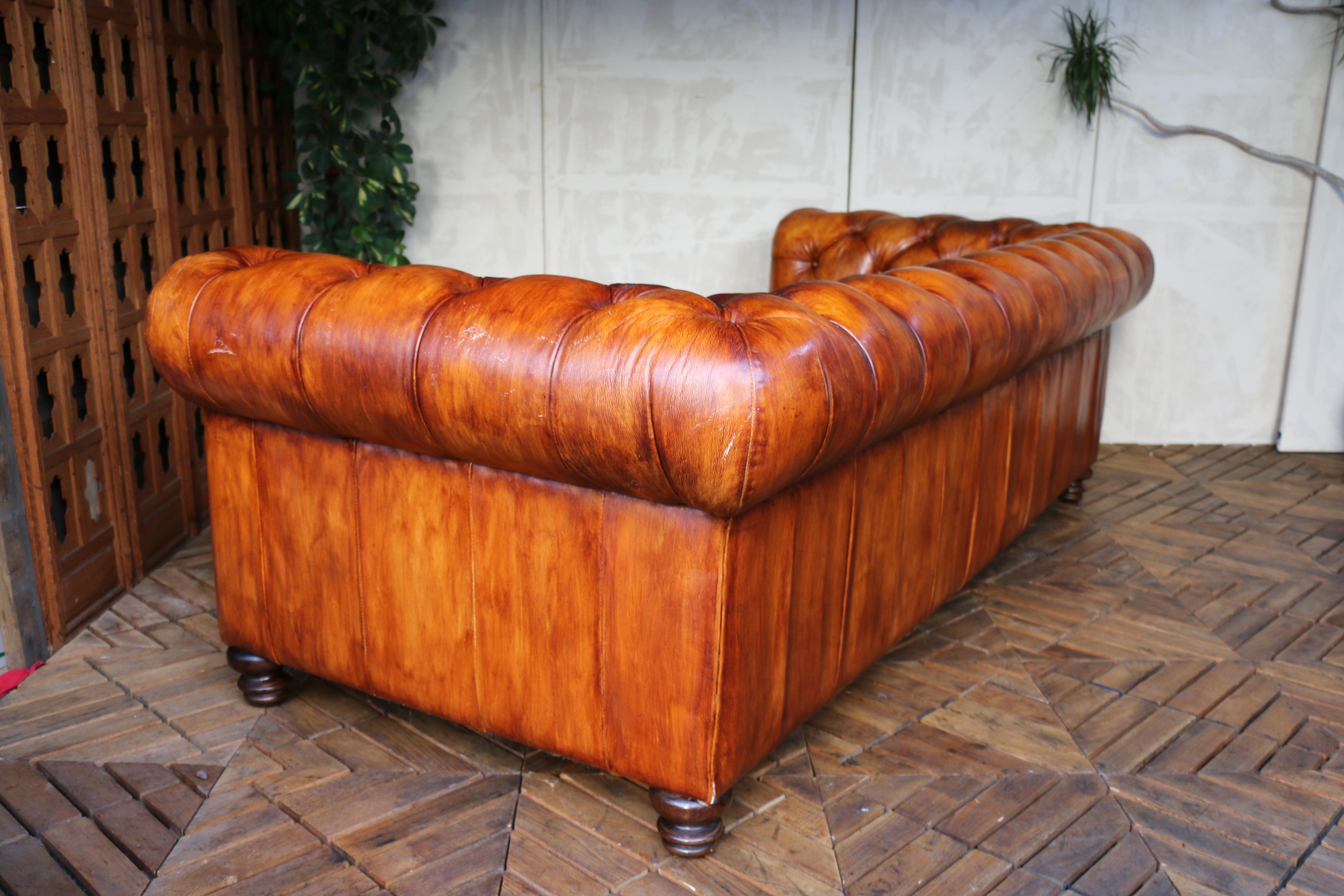 Sofá Chesterfield Vintage de cuero marrón, años 80 finales del siglo XX en venta