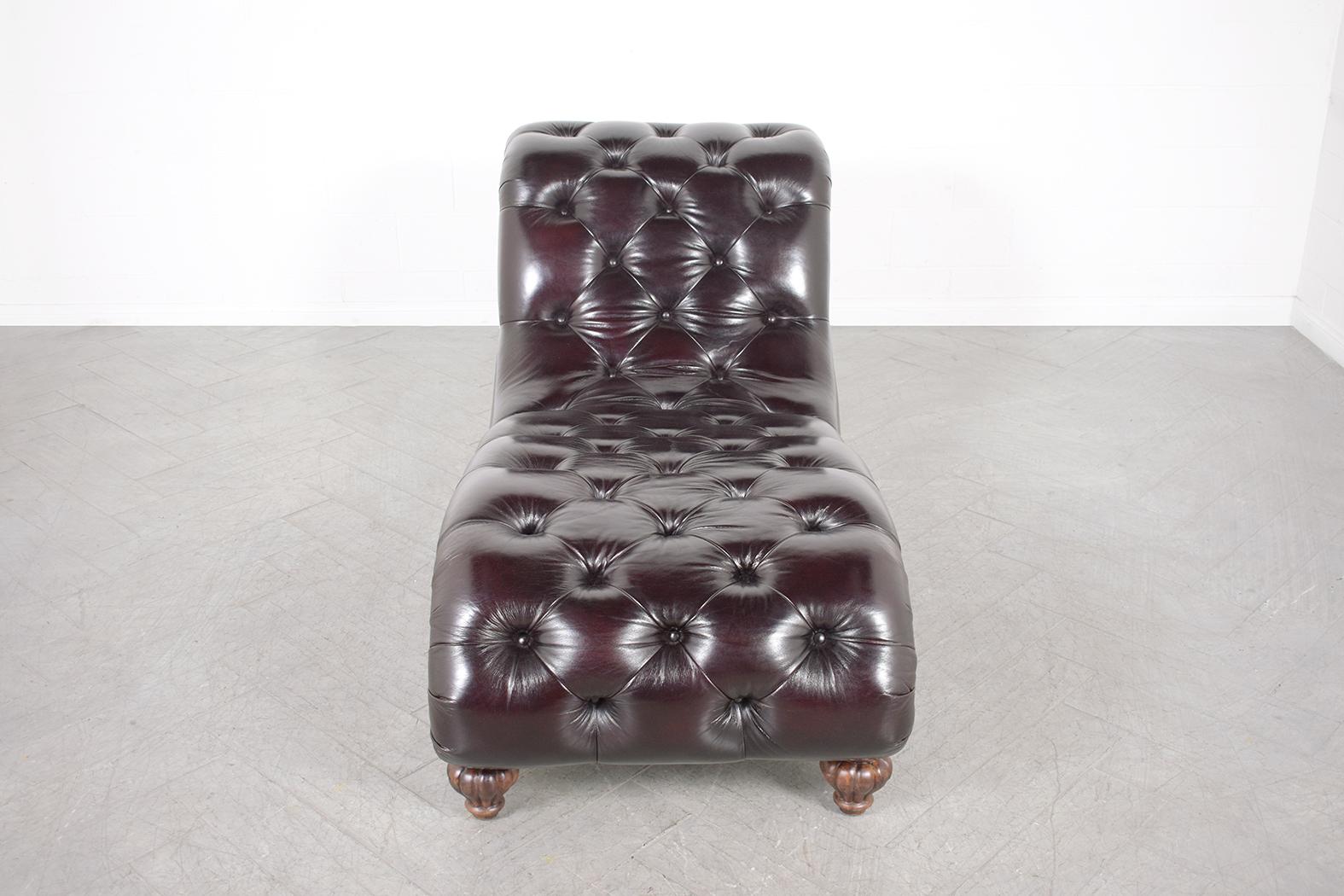 American Classic Elegance: 1980s Chesterfield Chaise Lounge in Dual-Tone Leather For Sale