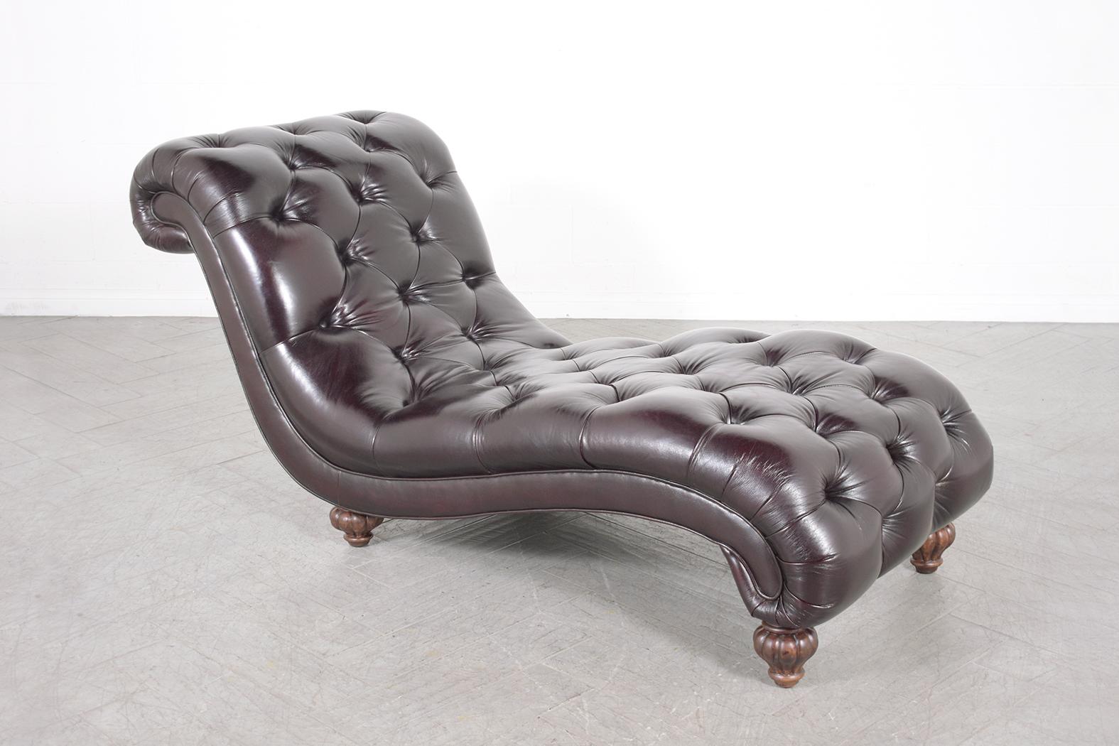 Lacquered Classic Elegance: 1980s Chesterfield Chaise Lounge in Dual-Tone Leather For Sale