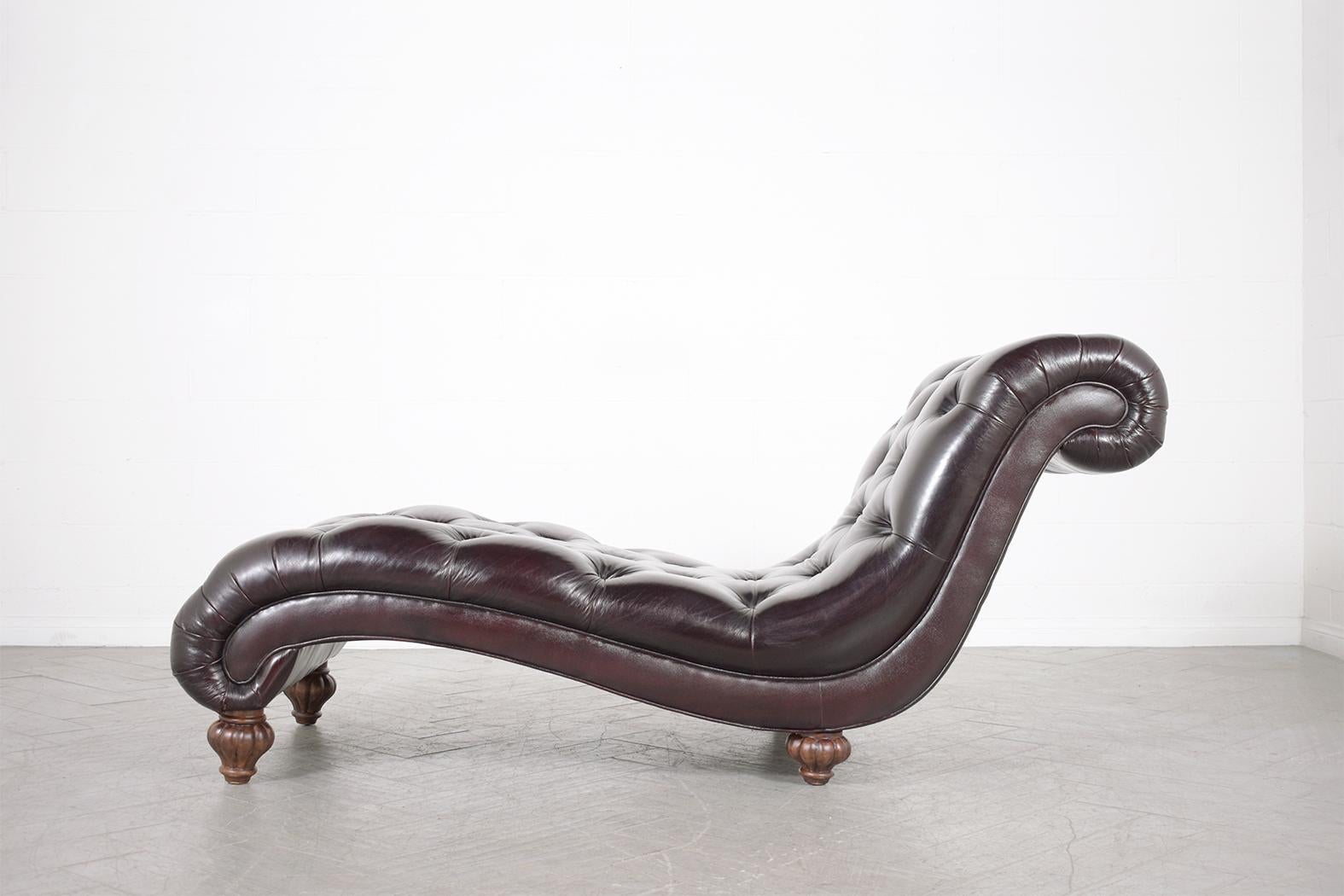 Lacquer Classic Elegance: 1980s Chesterfield Chaise Lounge in Dual-Tone Leather For Sale