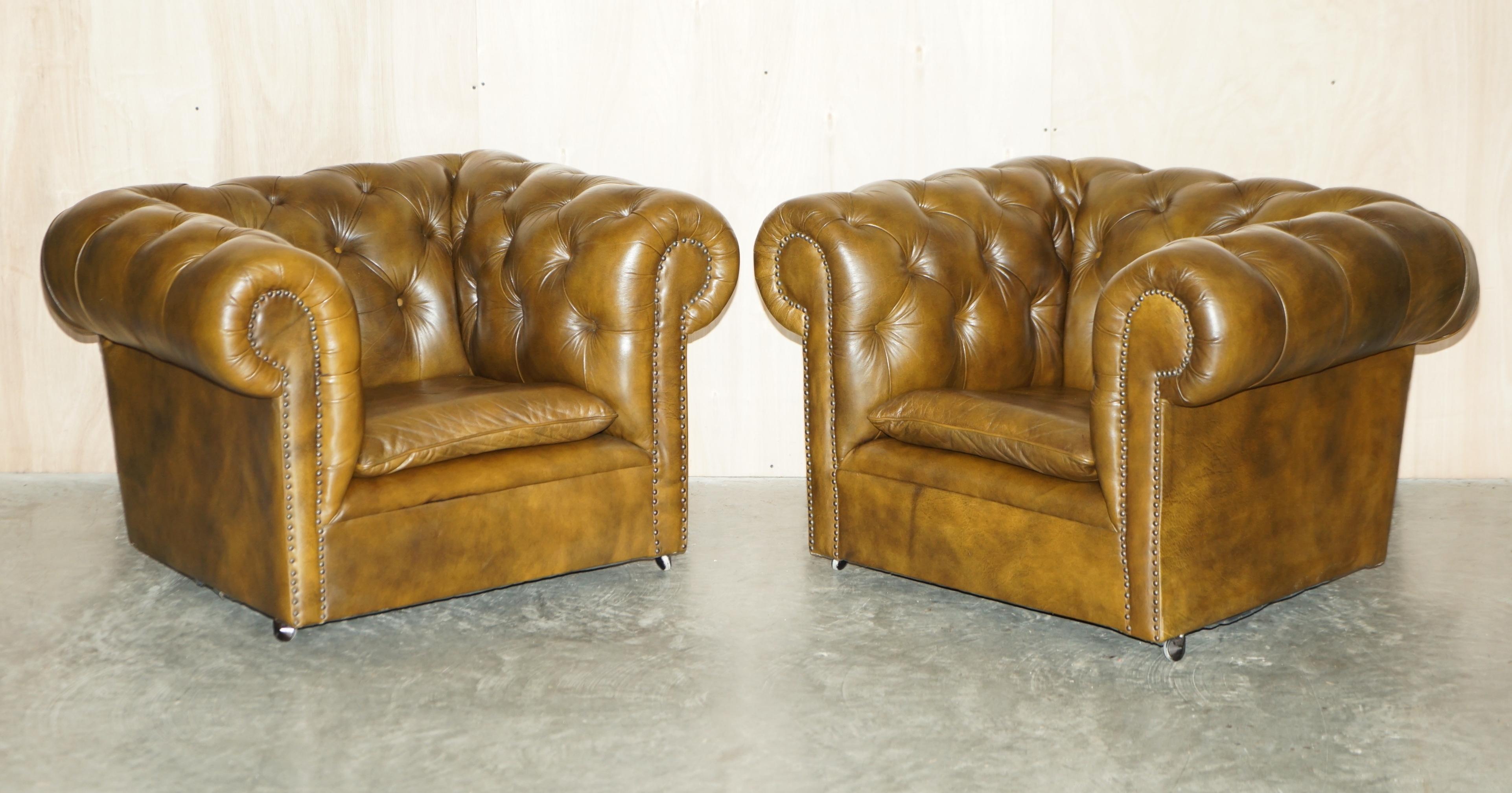 Vintage Chesterfield Club 3 Piece Sofa & Pair of Armchairs Suite Green Leather For Sale 2