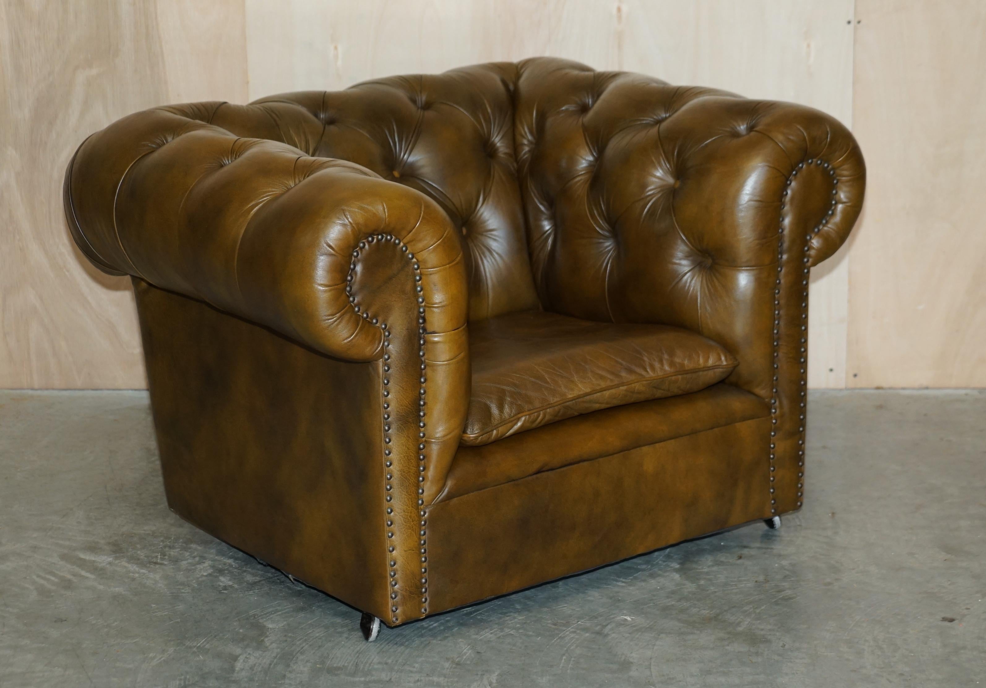 Ensemble canapé et paire de fauteuils vintage Chesterfield Club 3 pièces en cuir vert en vente 4