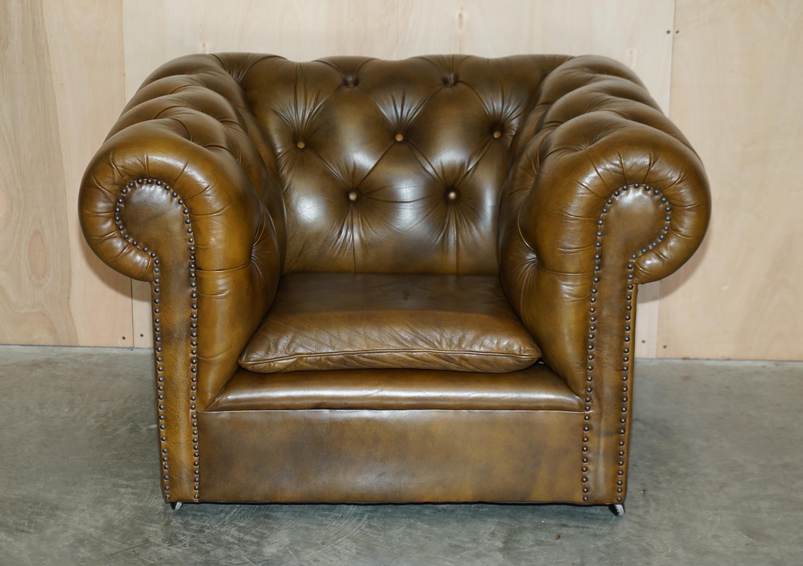 Vintage Chesterfield Club Sofá de 3 Piezas y Pareja de Sillones Suite Cuero Verde en venta 5