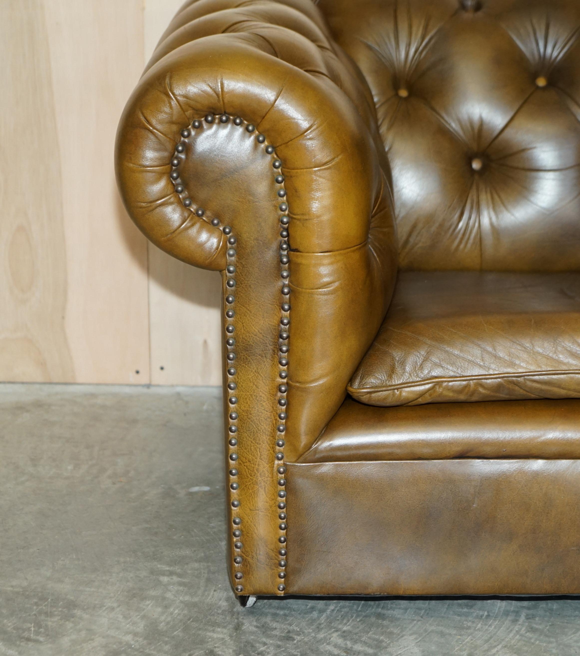 Ensemble canapé et paire de fauteuils vintage Chesterfield Club 3 pièces en cuir vert en vente 6