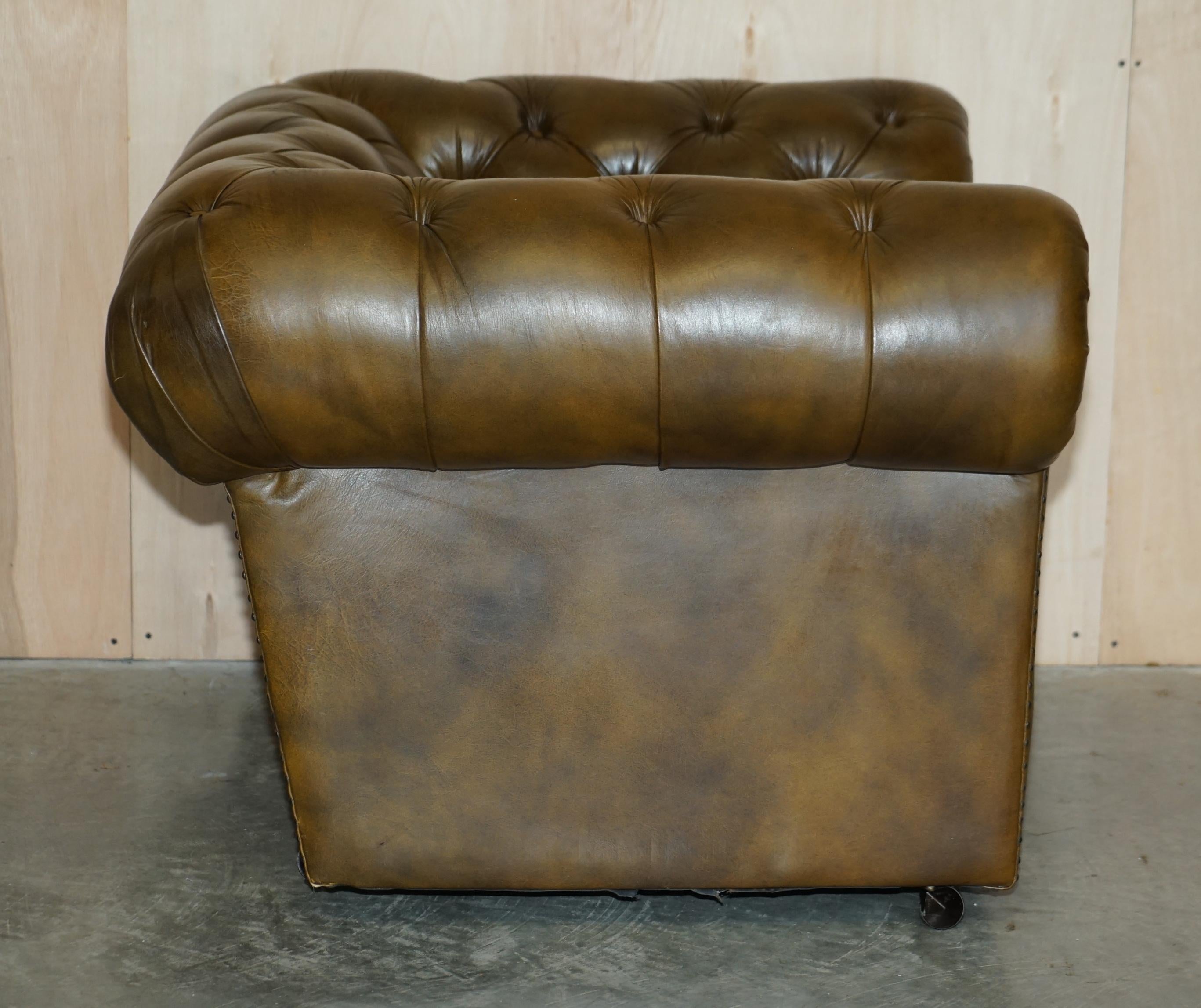 Ensemble canapé et paire de fauteuils vintage Chesterfield Club 3 pièces en cuir vert en vente 13
