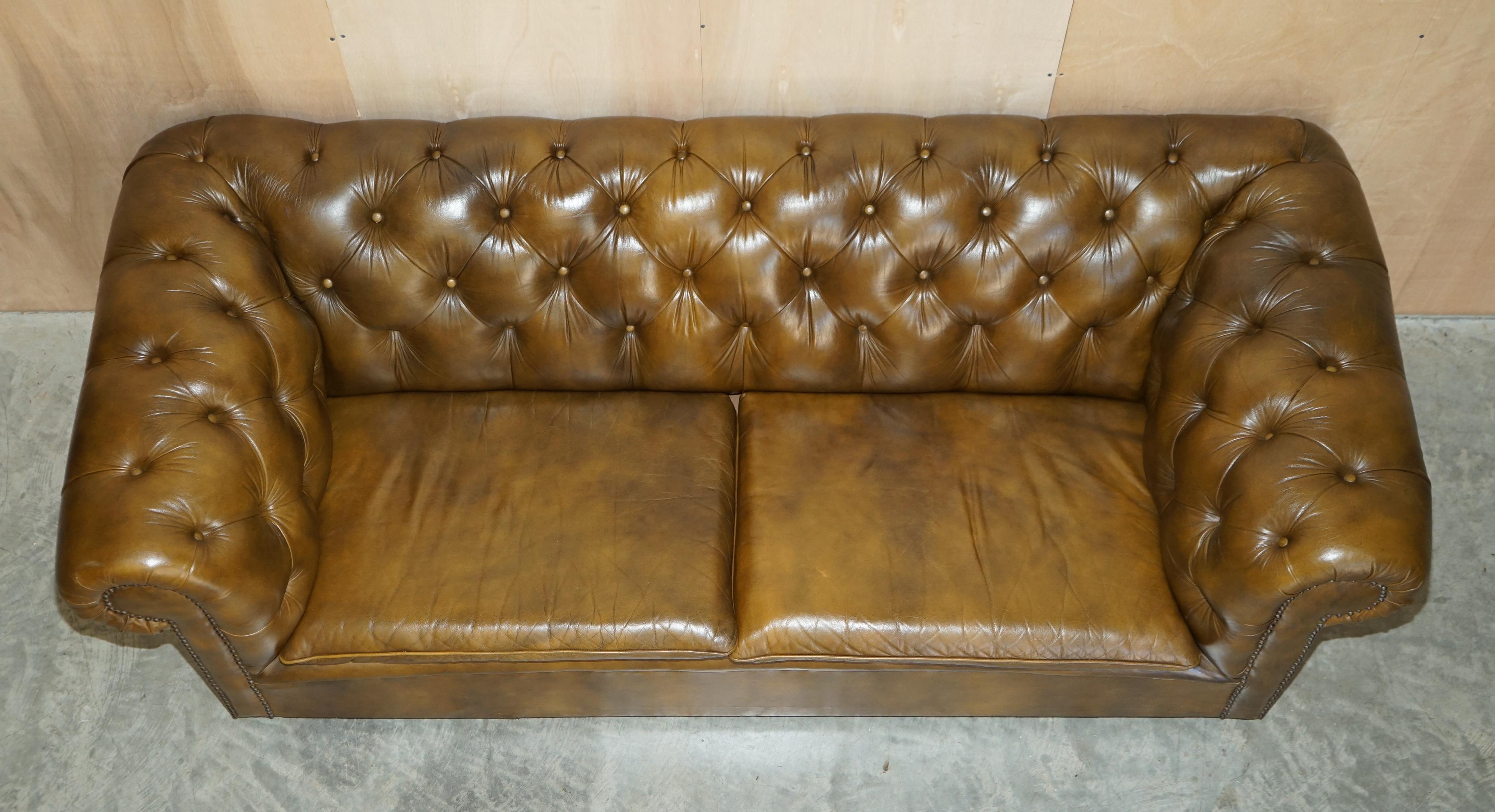 Hand-Crafted Vintage Chesterfield Club 3 Piece Sofa & Pair of Armchairs Suite Green Leather For Sale