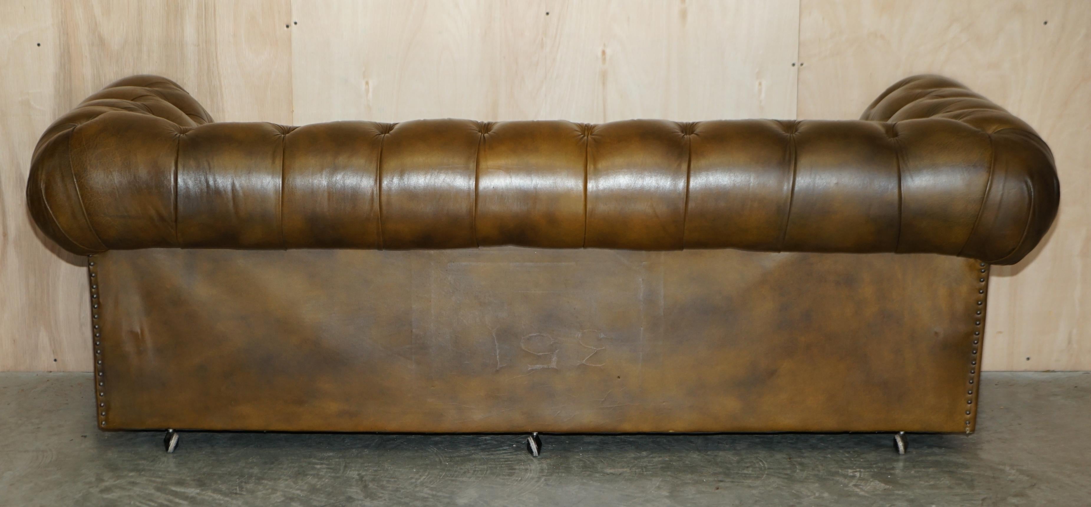 Ensemble canapé et paire de fauteuils vintage Chesterfield Club 3 pièces en cuir vert en vente 2