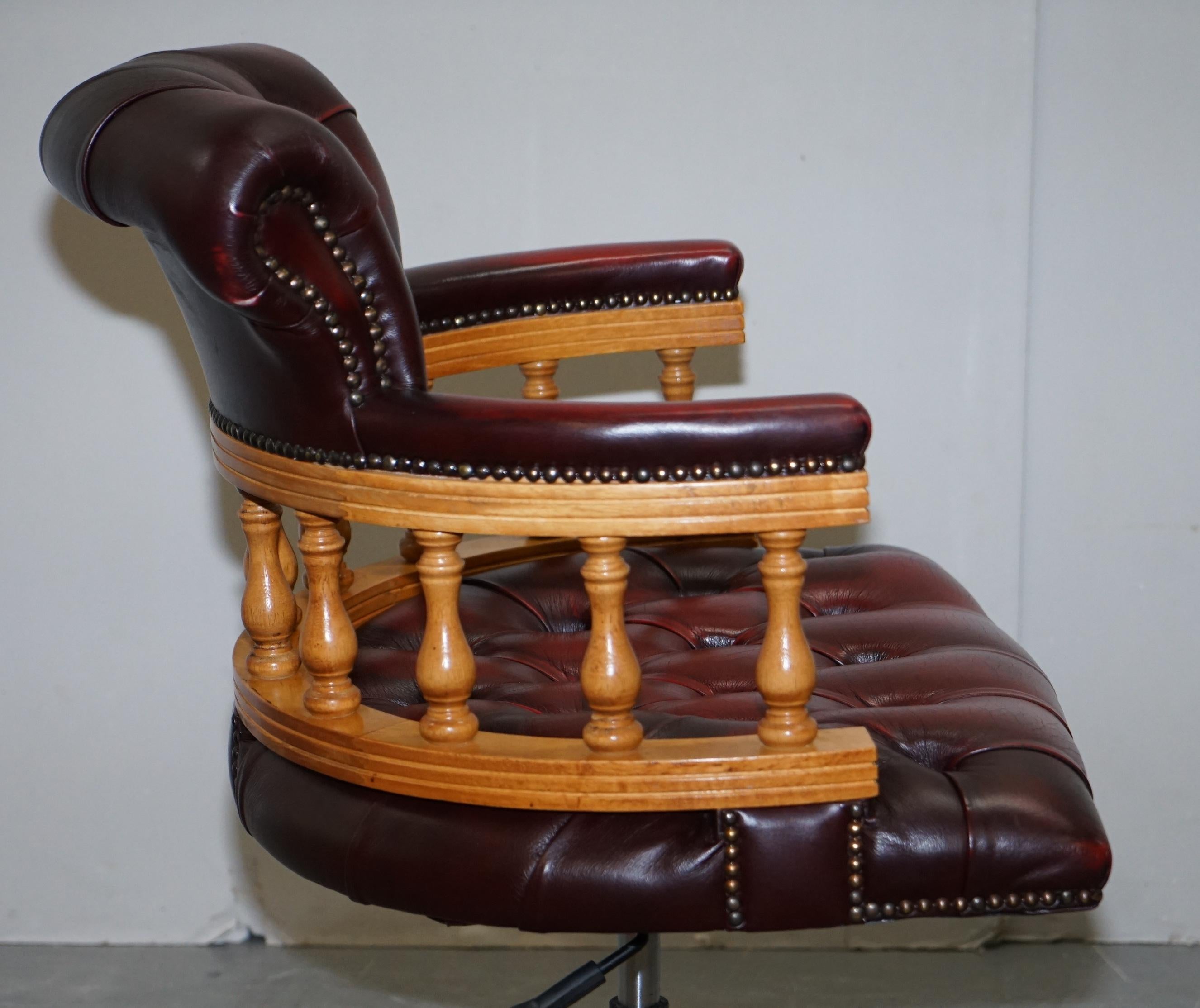 Vintage Chesterfield Fully Buttoned Oxblood Leather Captains Directors Chair In Good Condition In West Sussex, Pulborough